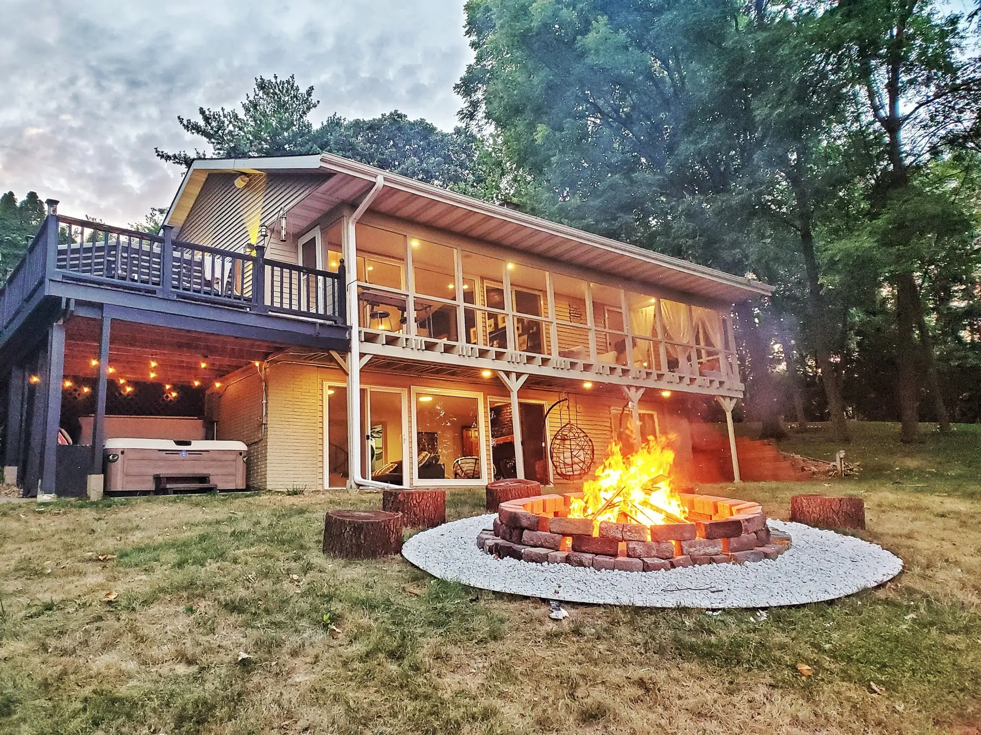 Riverfront Winter Getaway - HotTub-Games-Firepit