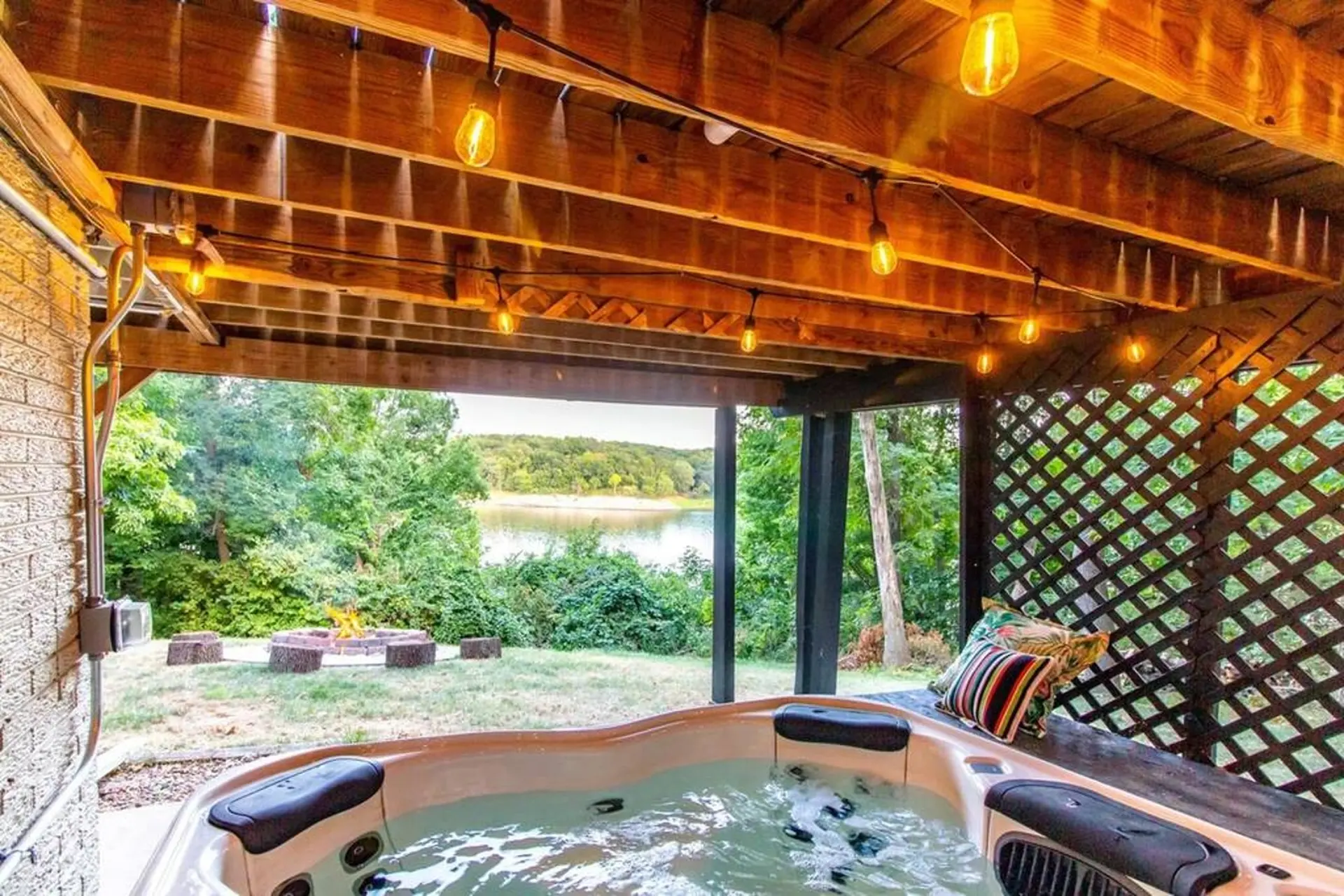 Riverfront Winter Getaway - HotTub-Games-Firepit