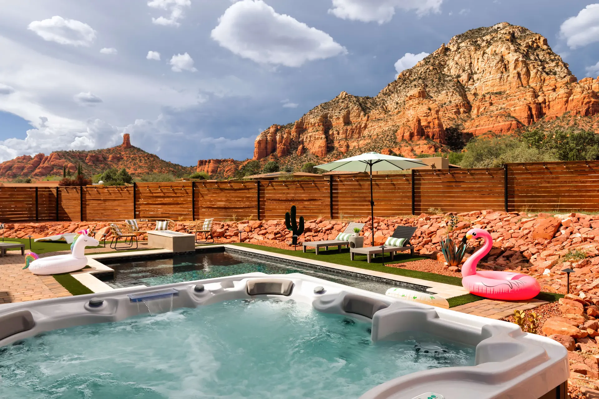 Outdoor spa with red rocks and mountains in Sedona, Arizona.