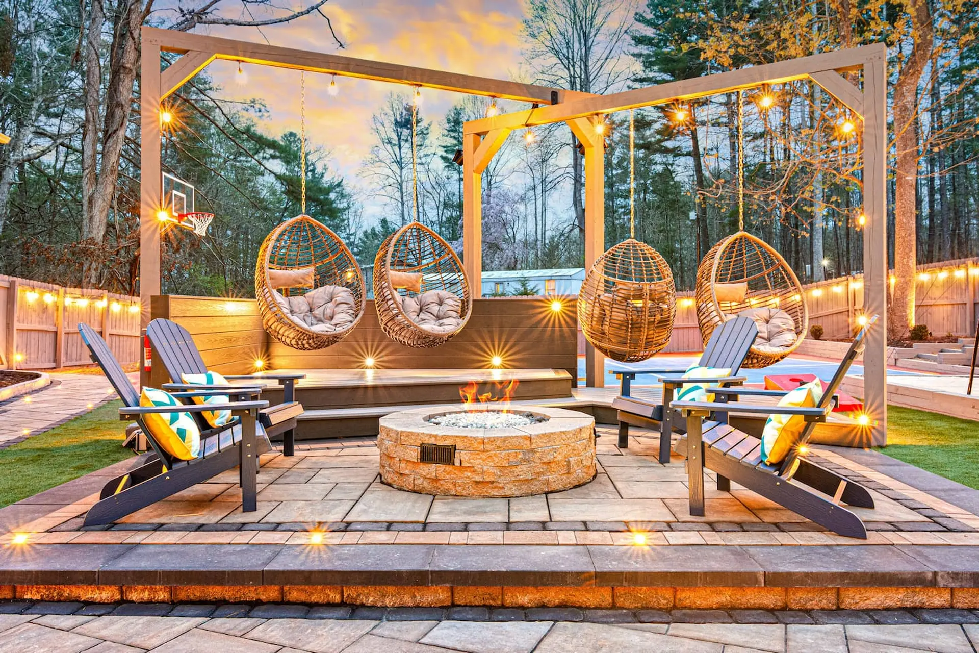 7K+ sq ft Mansion! Backyard Oasis! sleeps 28