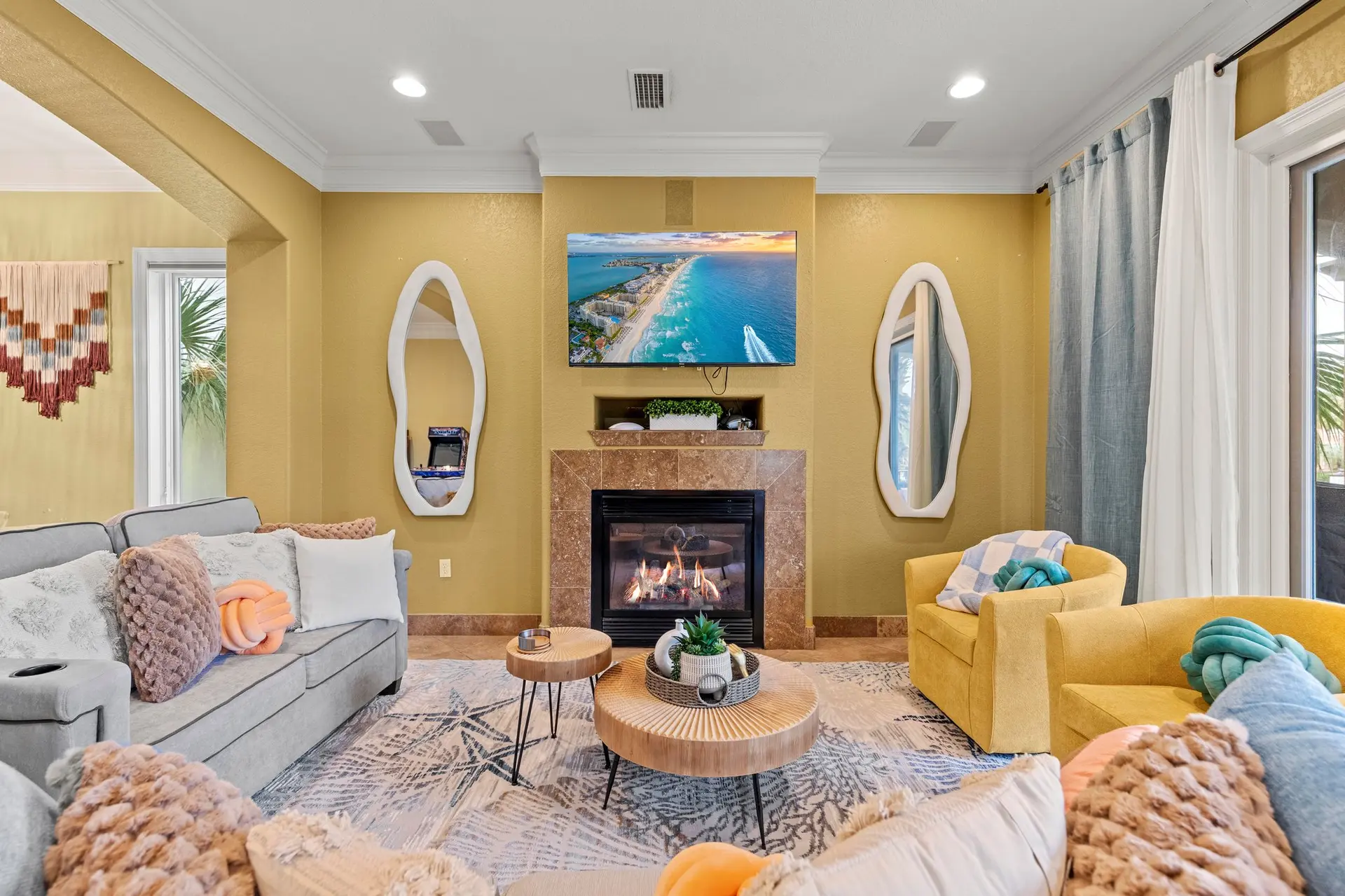 Coral Serenity: 1 MIN to pvt. beach, Heated Pool