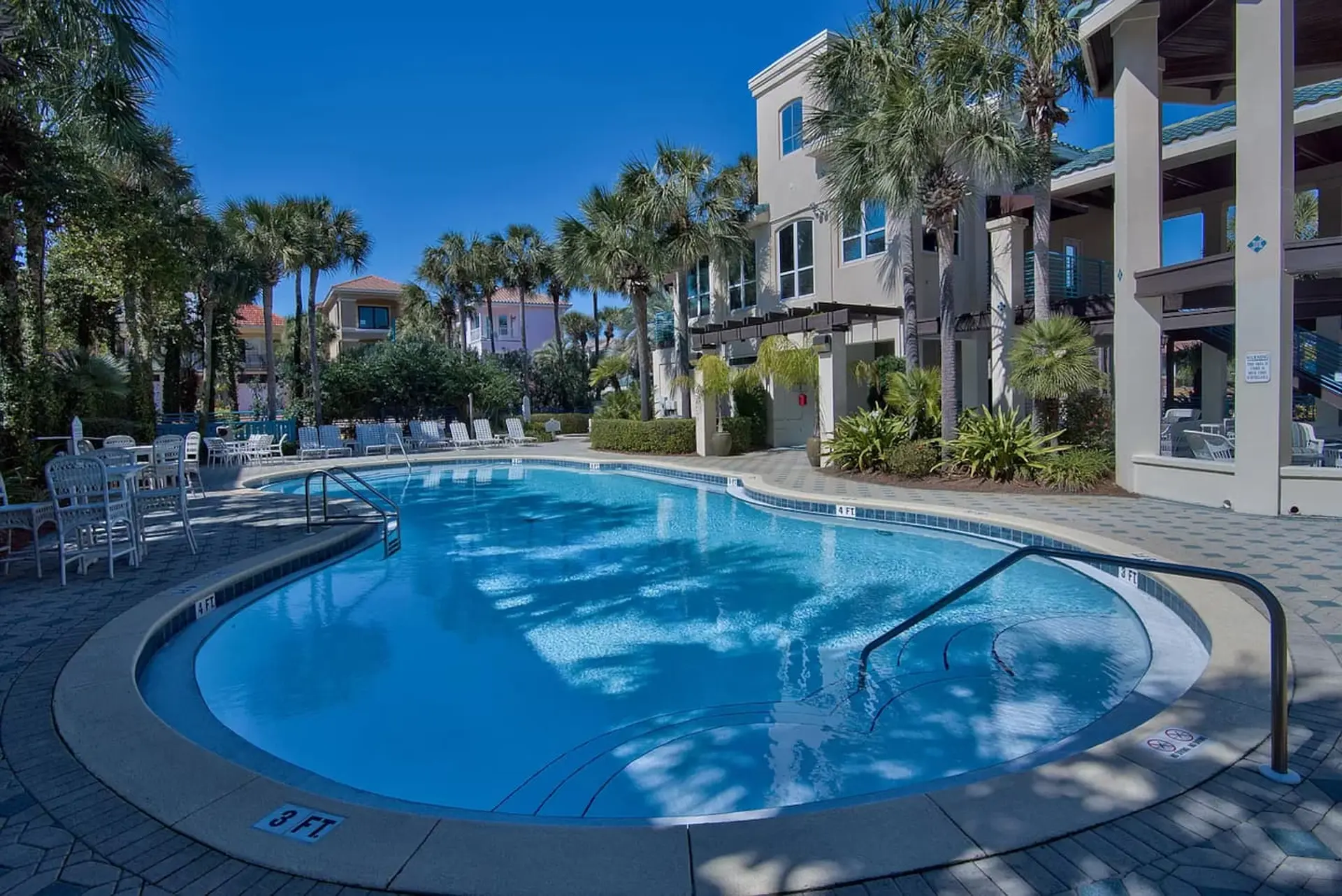 Coral Serenity: 1 MIN to pvt. beach, Heated Pool