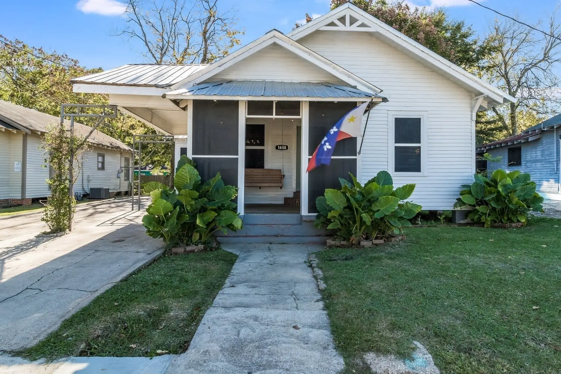 Family-Friendly Lafayette Home: 4BR on Historic Je