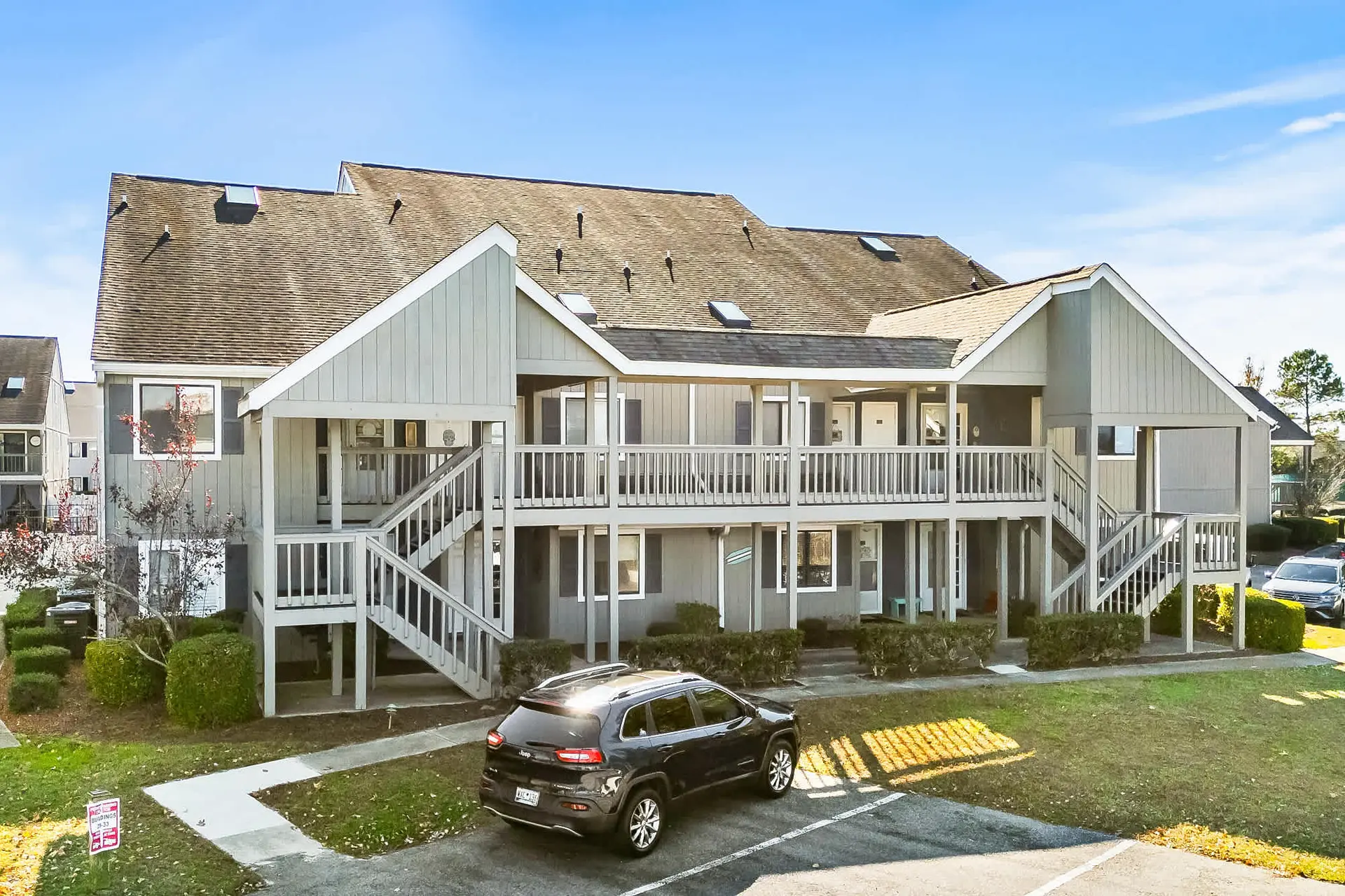 Direct Pool View LRG End Unit