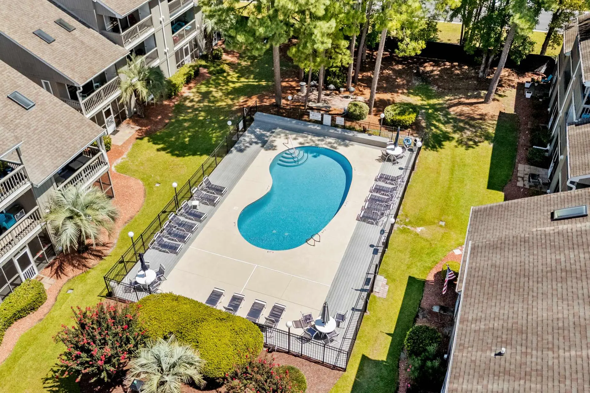 Direct Pool View LRG End Unit