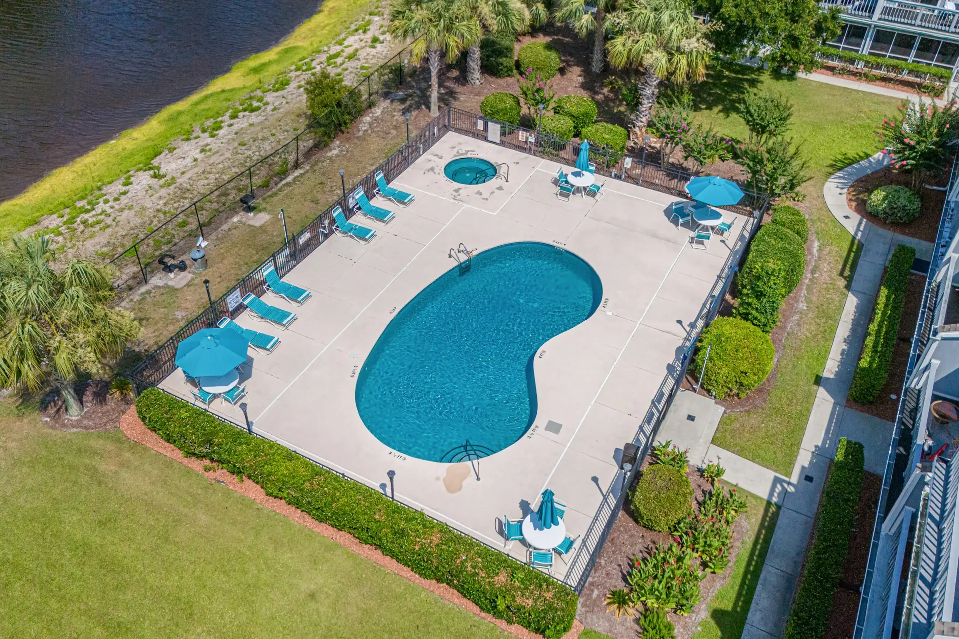 Coral Cottage Pool & Hot Tub (By Beach Star)