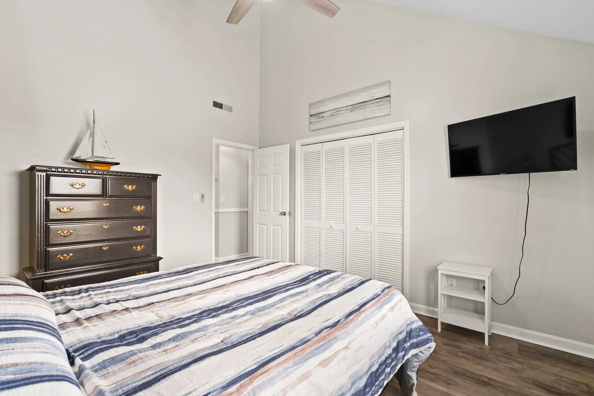 A Minimalists' Dream (By Beach Star)