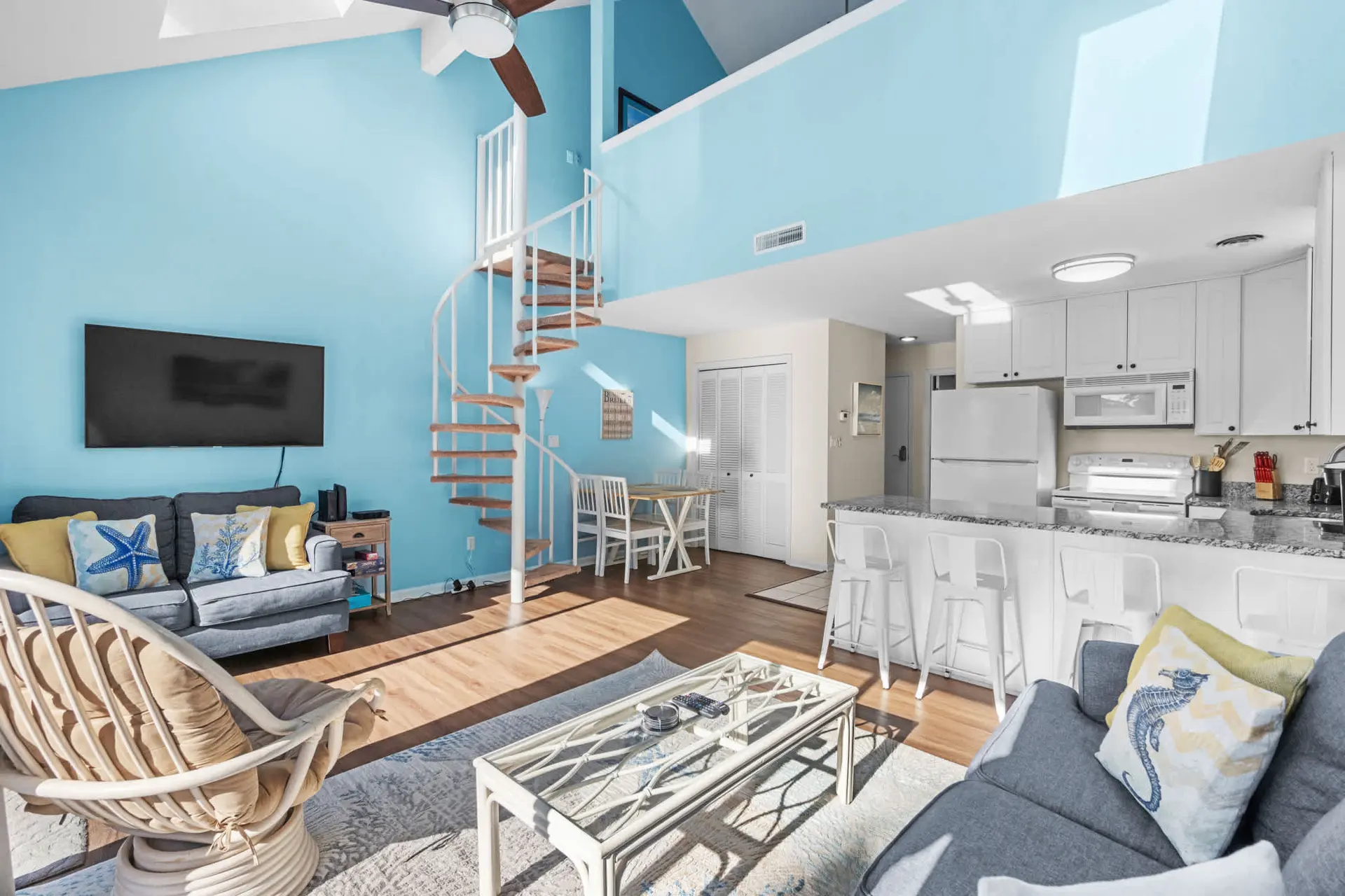 Updated Condo Pool & Hot Tub (By Beach Star)