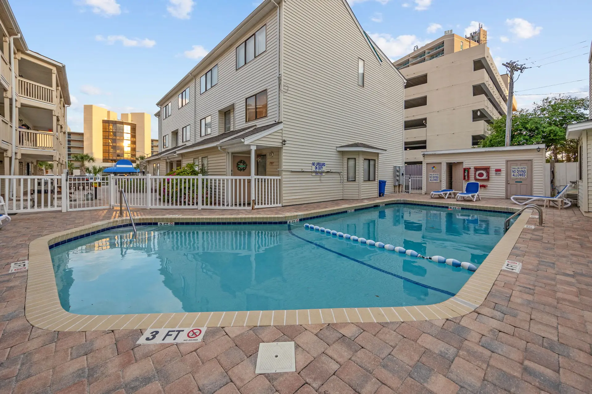 Sea Therapy|Private Deck/Patio|1/2 Block to Sea