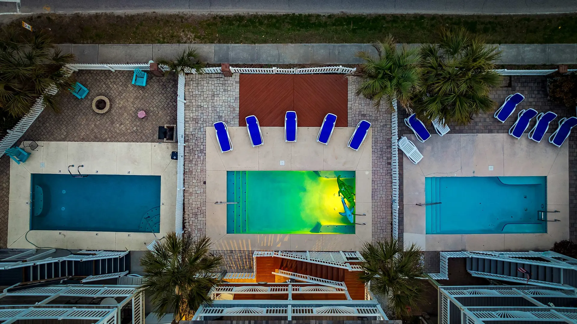 Steps 2 Pier & Cafes Private Pool (By Beach Star)