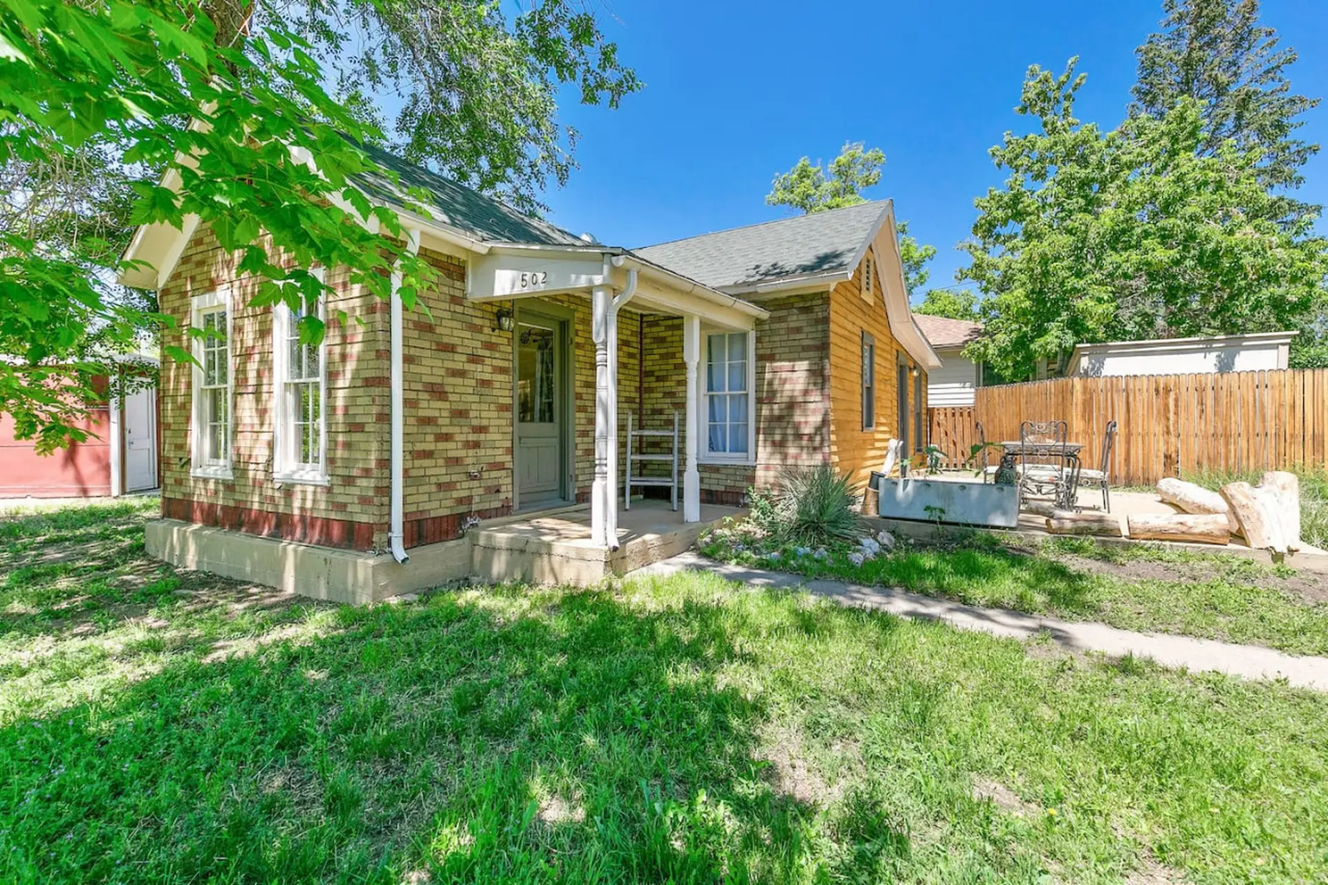 Retro Retreat-Creekside in Downtown Golden