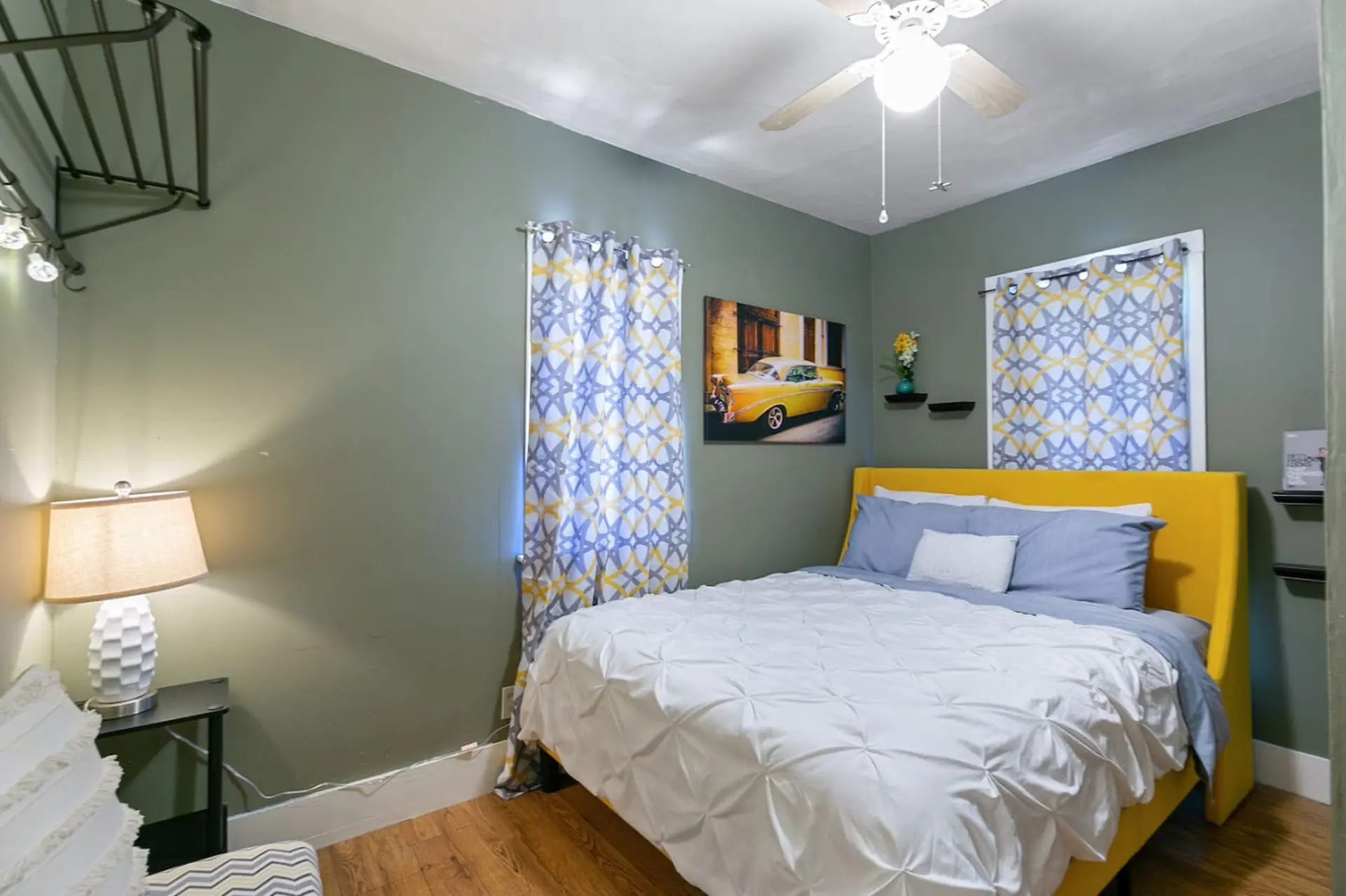 Retro Retreat-Creekside in Downtown Golden