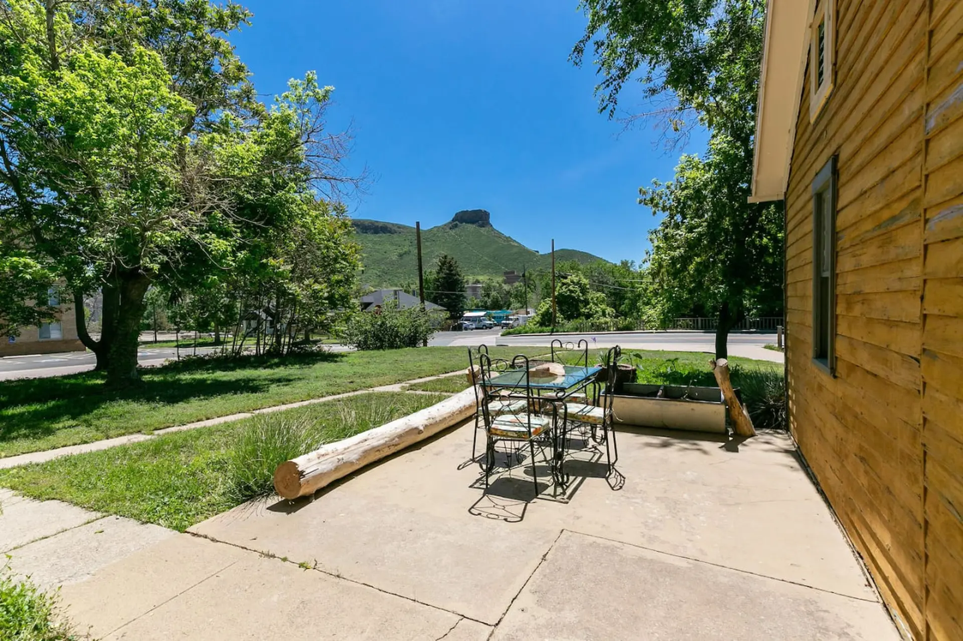 Retro Retreat-Creekside in Downtown Golden