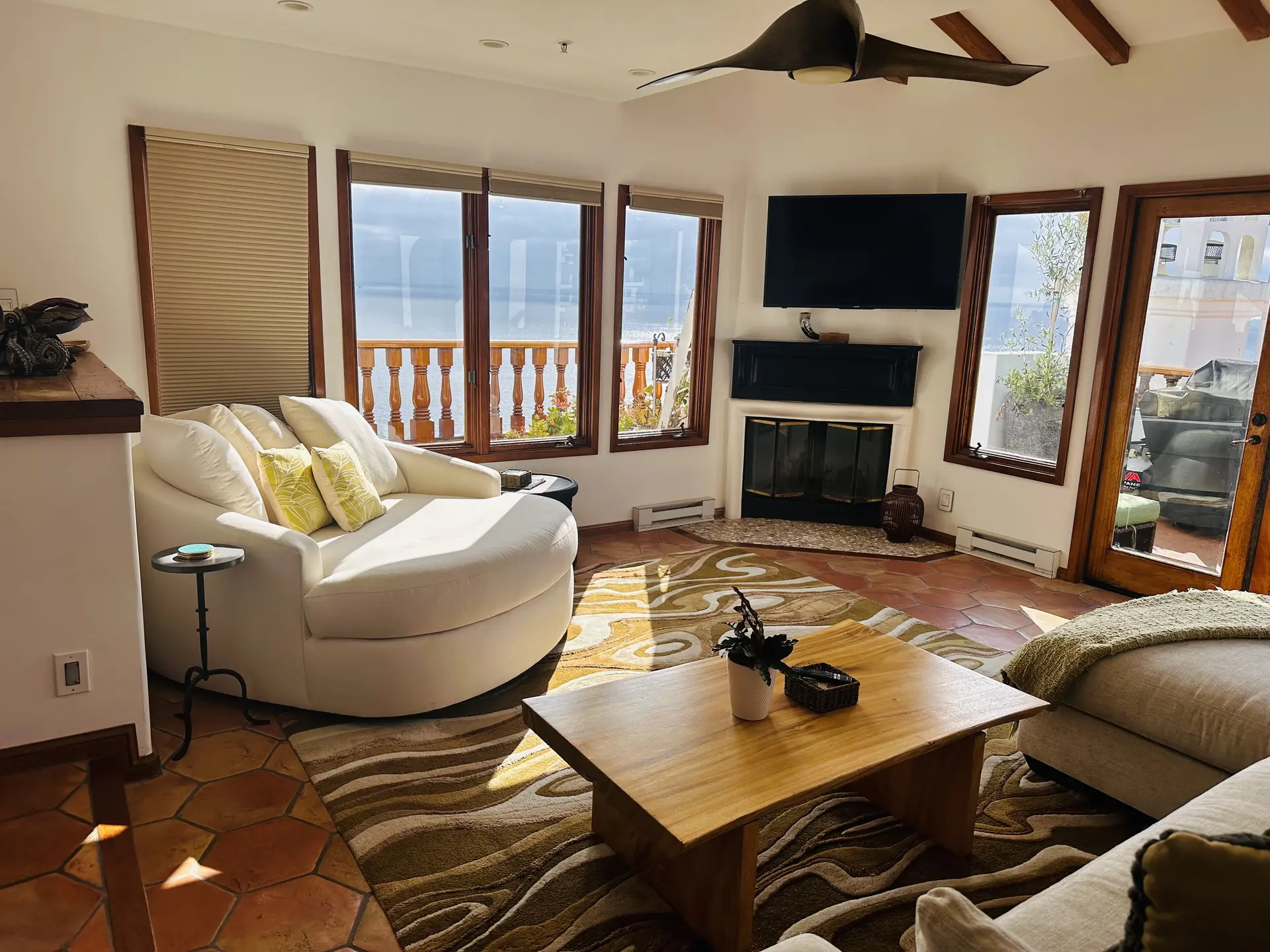 Ocean Views! 2BR Villa w Private Balcony, Avalon