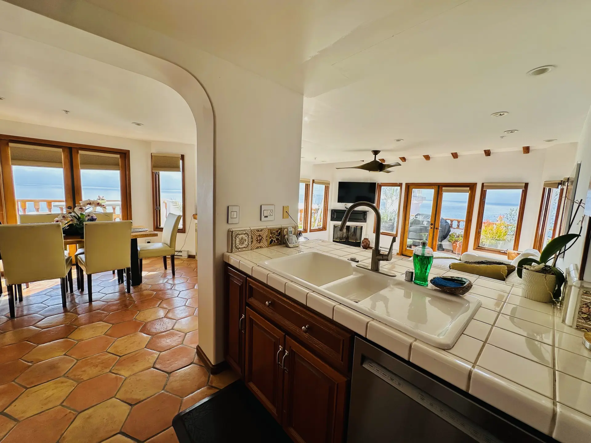 Ocean Views! 2BR Villa w Private Balcony, Avalon