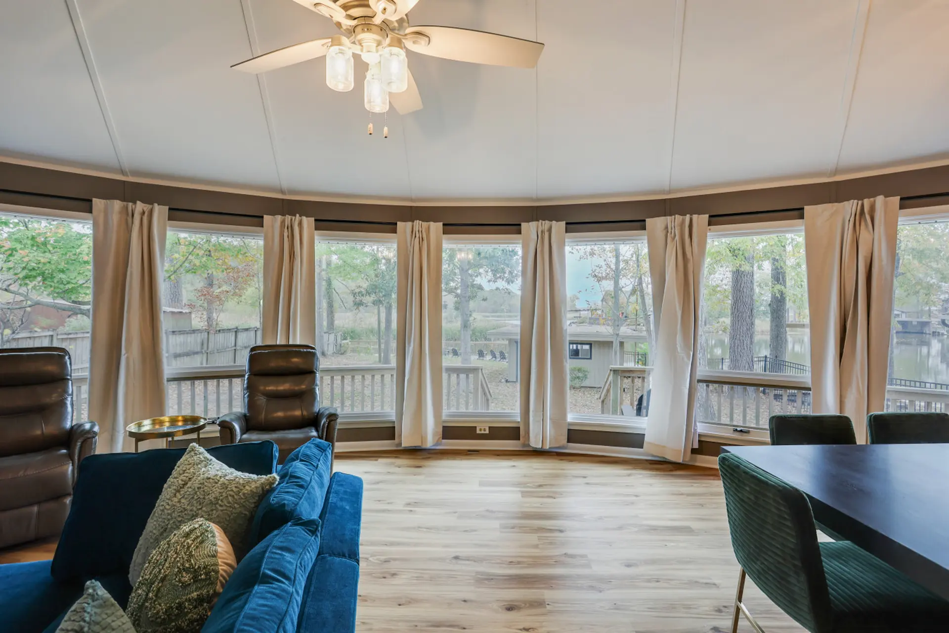 Gorgeous View Boathouse On the Rez Pool table