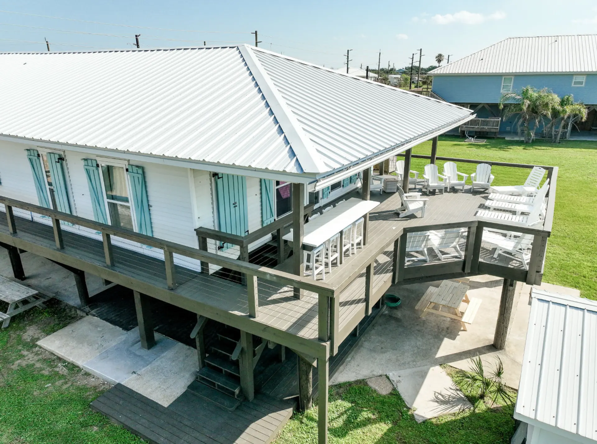 Gorgeous Beachfront Retreat + Kayak, Stunning View