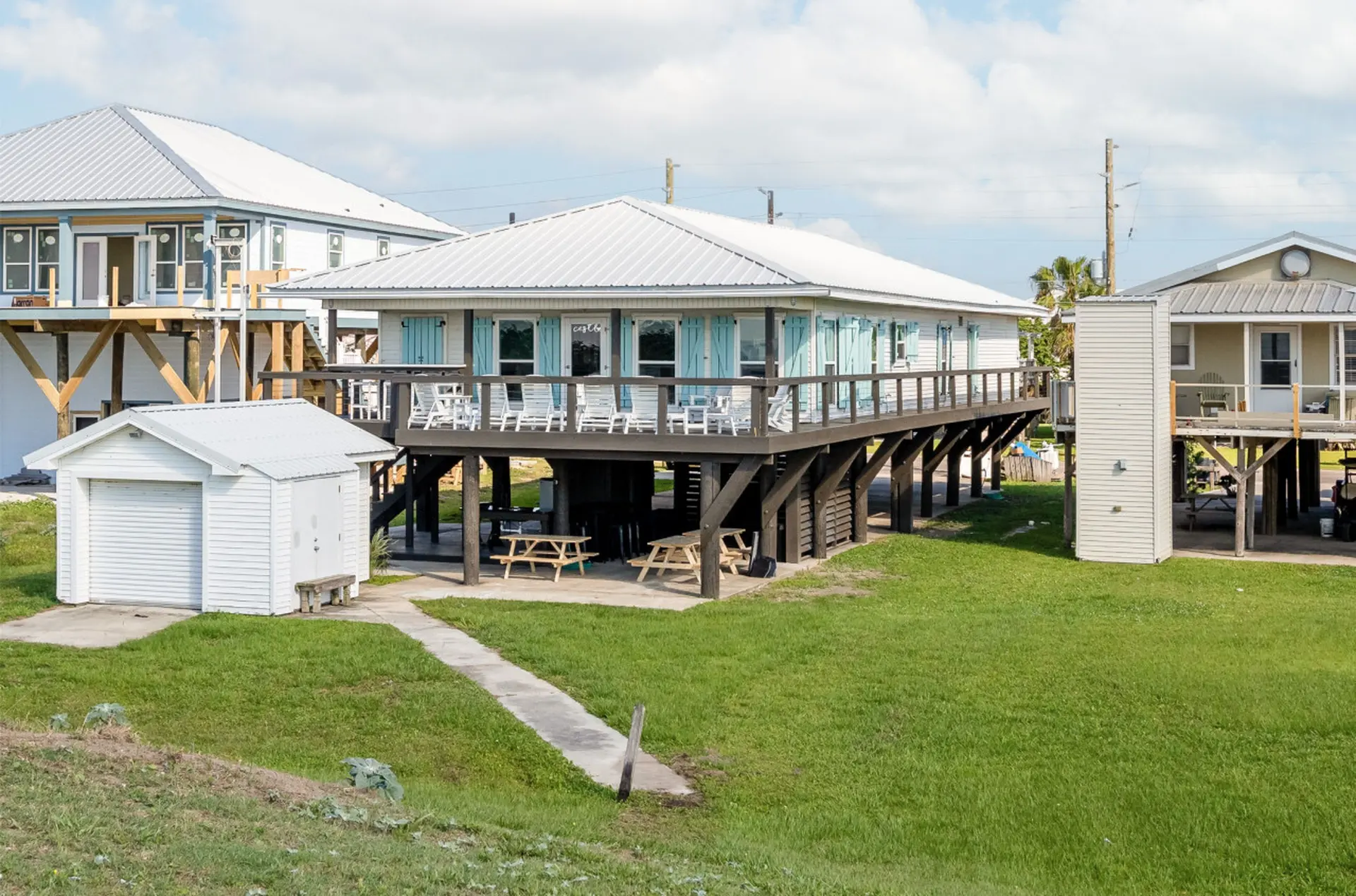 Gorgeous Beachfront Retreat + Kayak, Stunning View