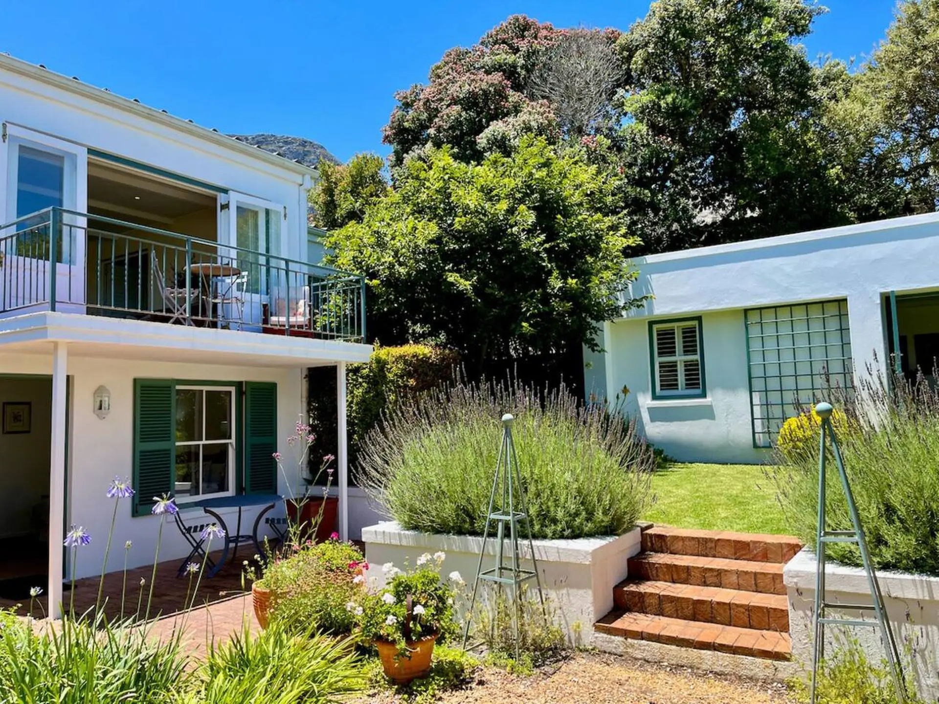 Osborne Cottage | Private garden | Pet friendly