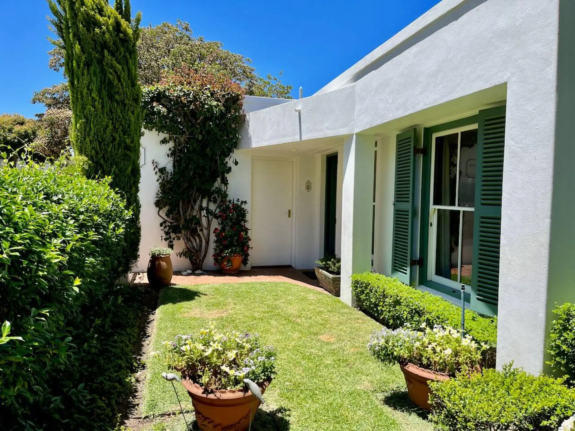 Osborne Cottage | Private garden | Pet friendly
