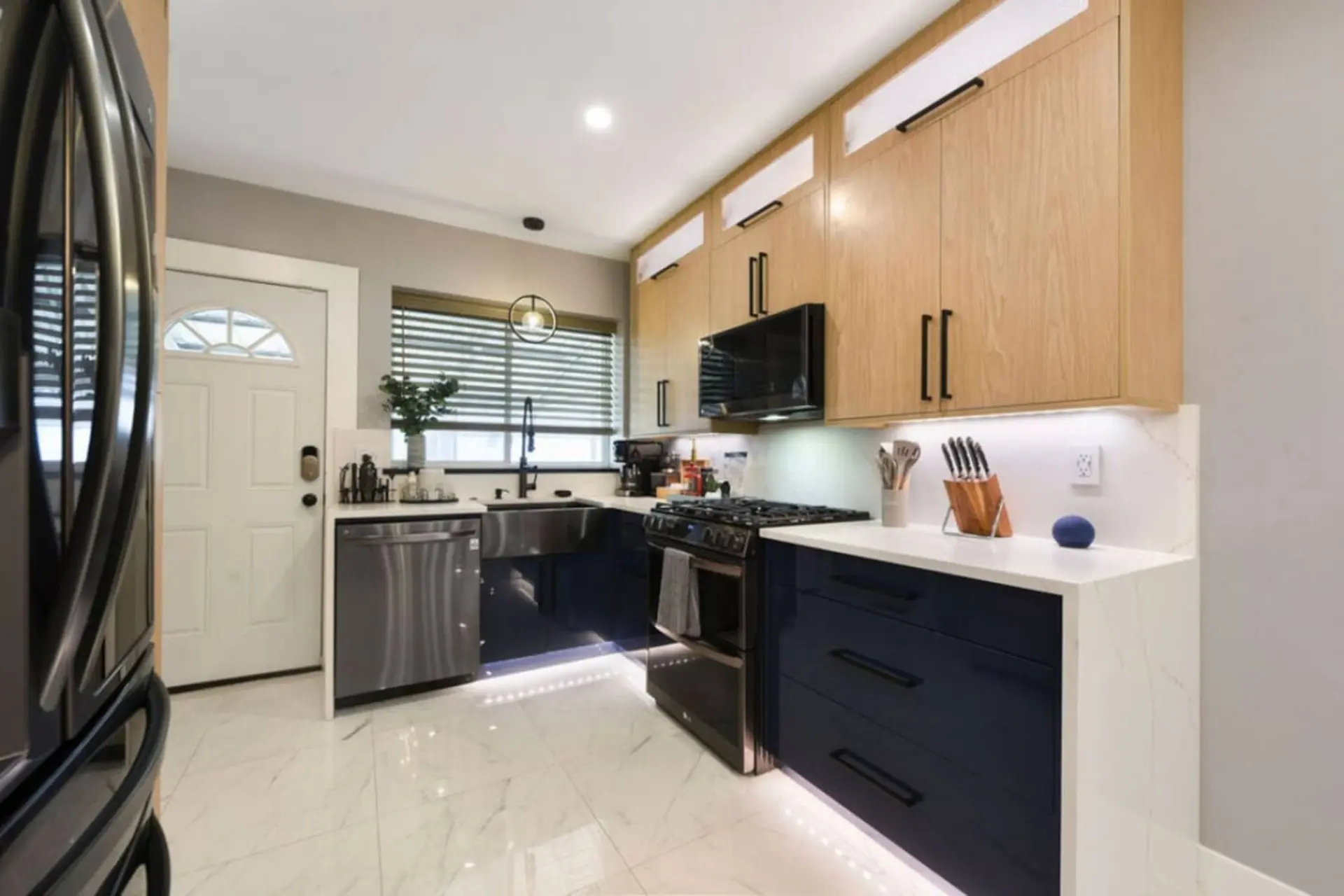 Espresso, 85" TV, 4 Bedroom, Great Location!