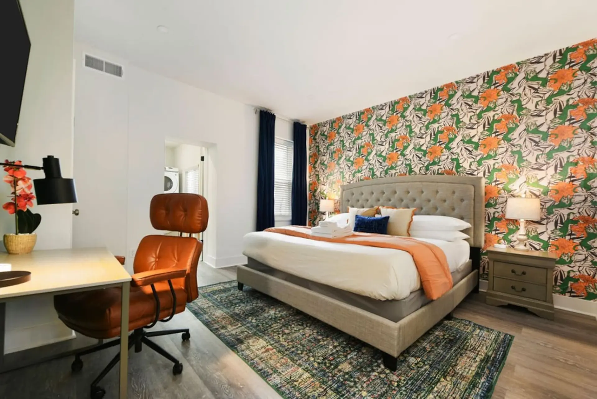 Pet Friendly | King Bed | Amazing Location!