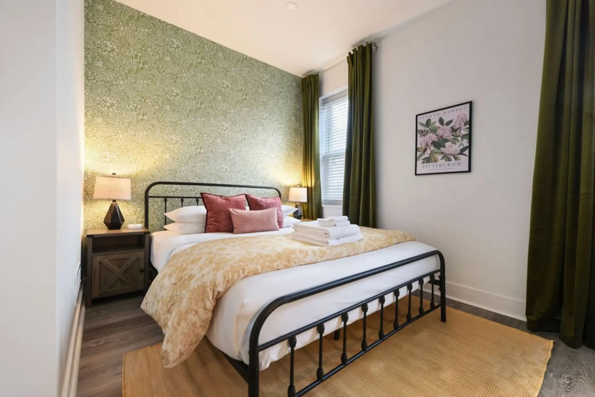 Pet Friendly | King Bed | Amazing Location!