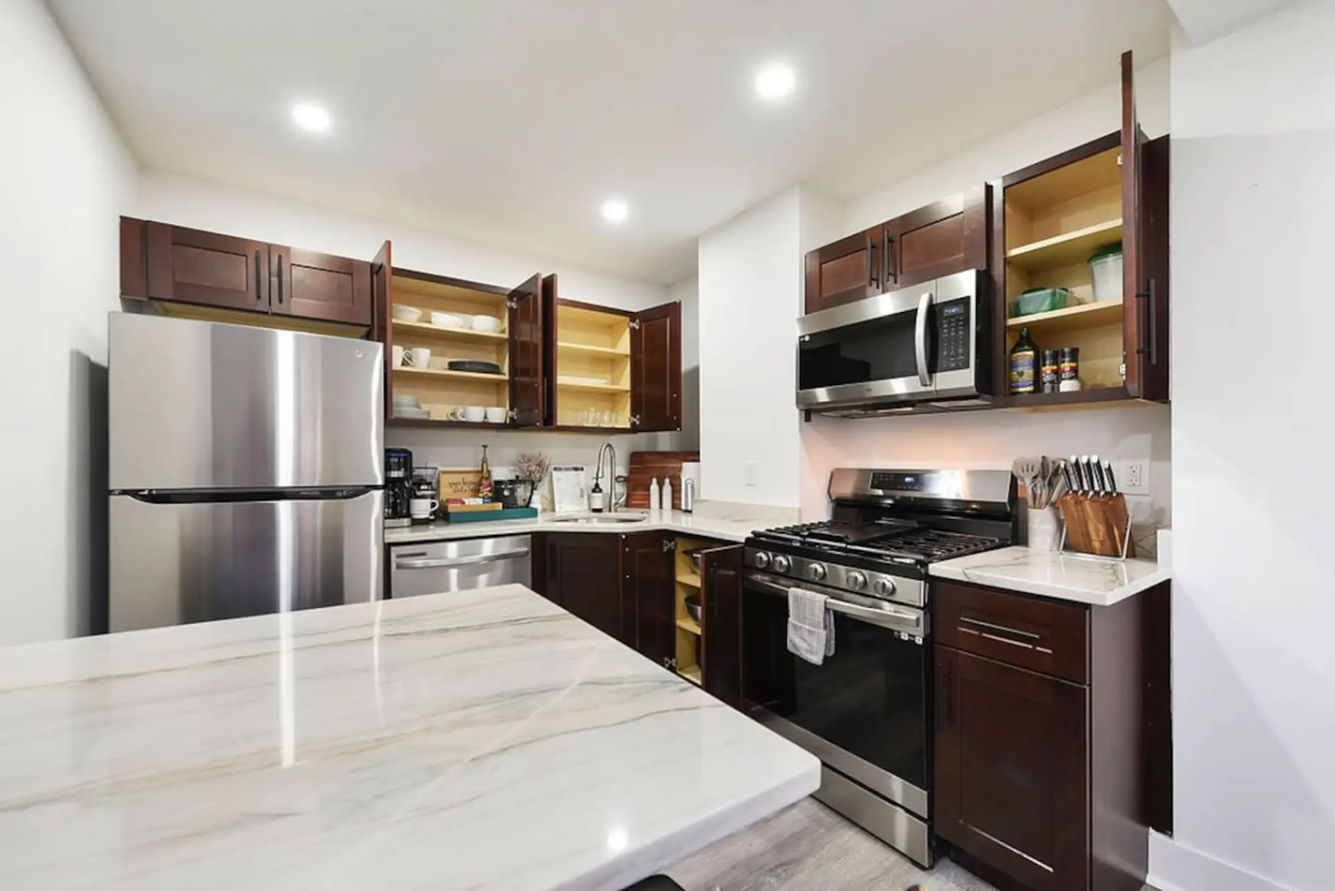 Pet Friendly | King Bed | Amazing Location!