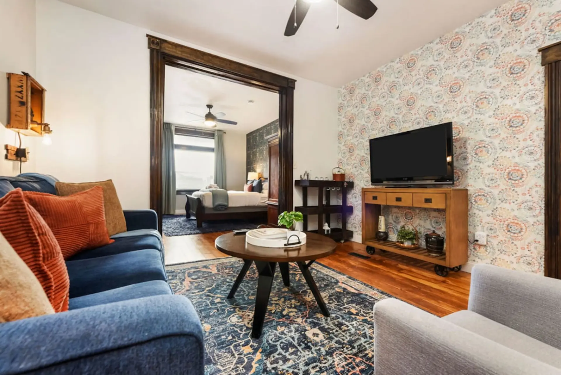 Cute Apt Minutes from Downtown and Stadiums!