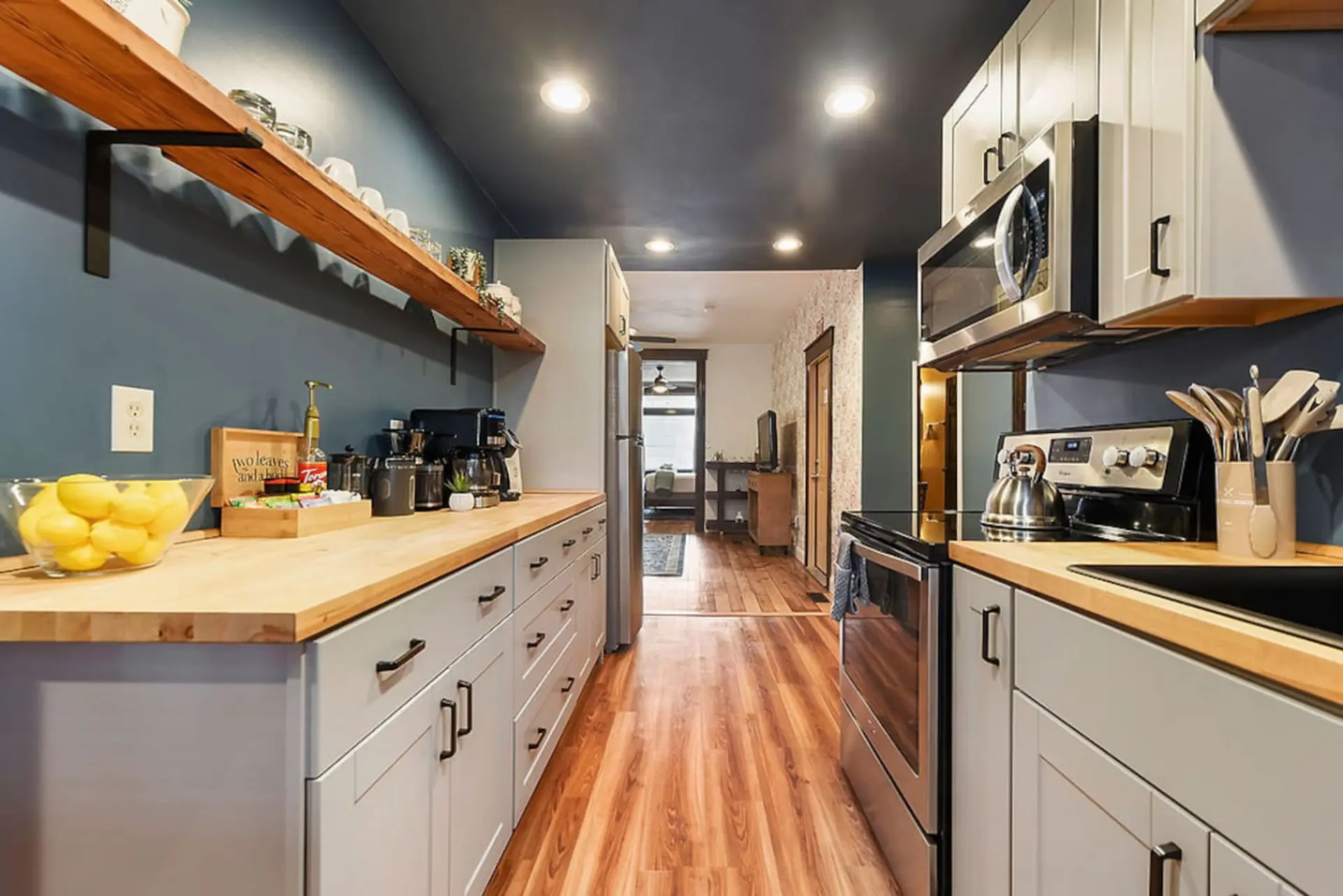 Cute Apt Minutes from Downtown and Stadiums!