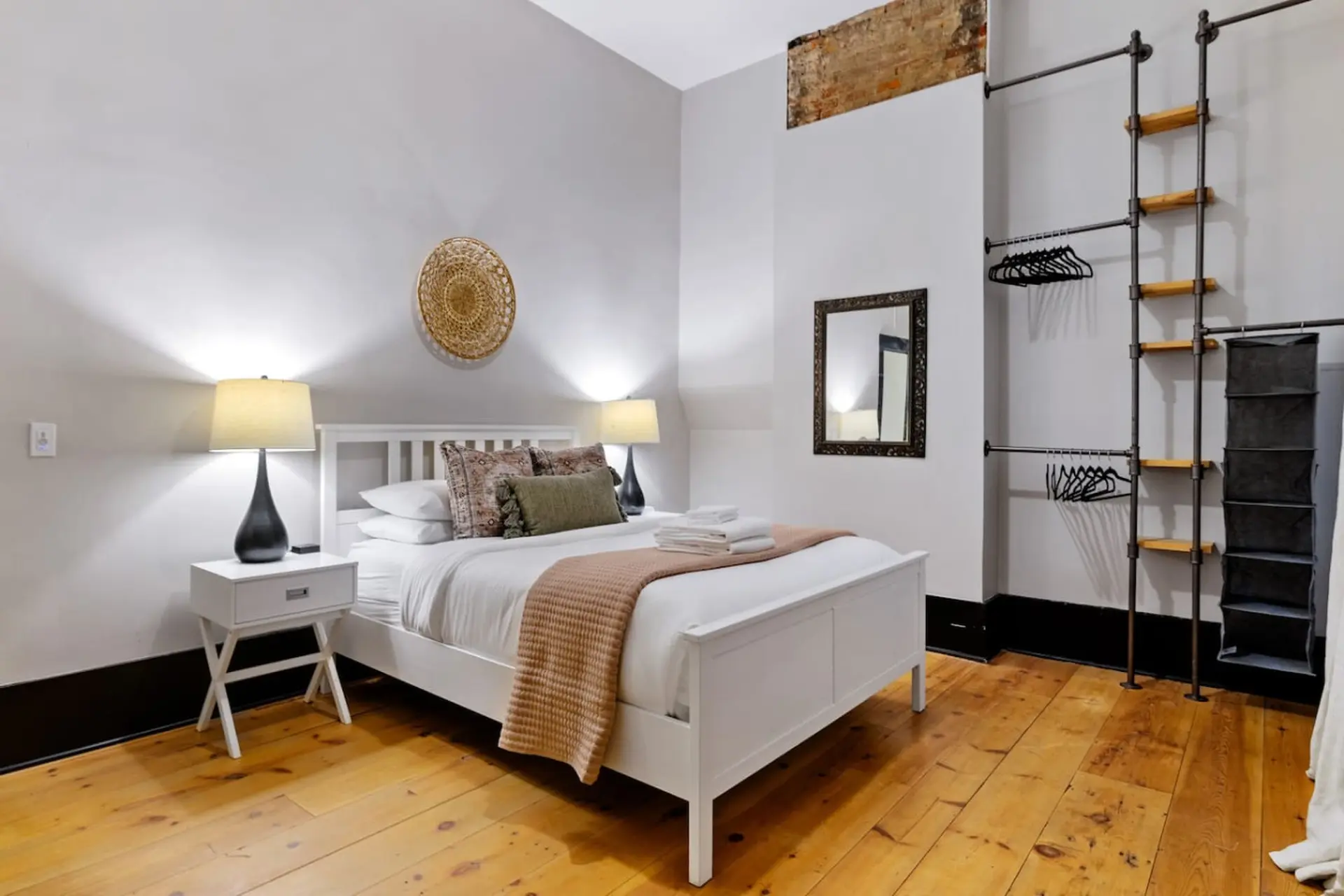 1st Floor, No Stairs, Mxn War Streets, Park Free!