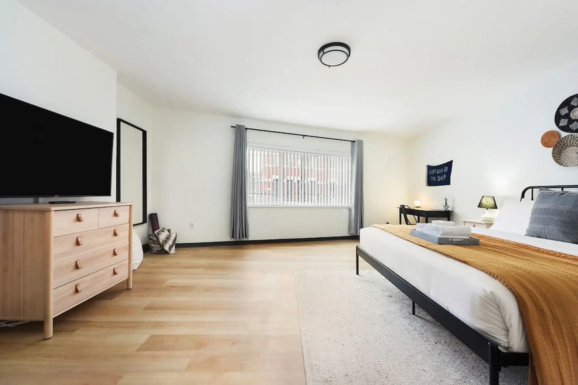 King Bed On Butler Street, Middle of Everything!