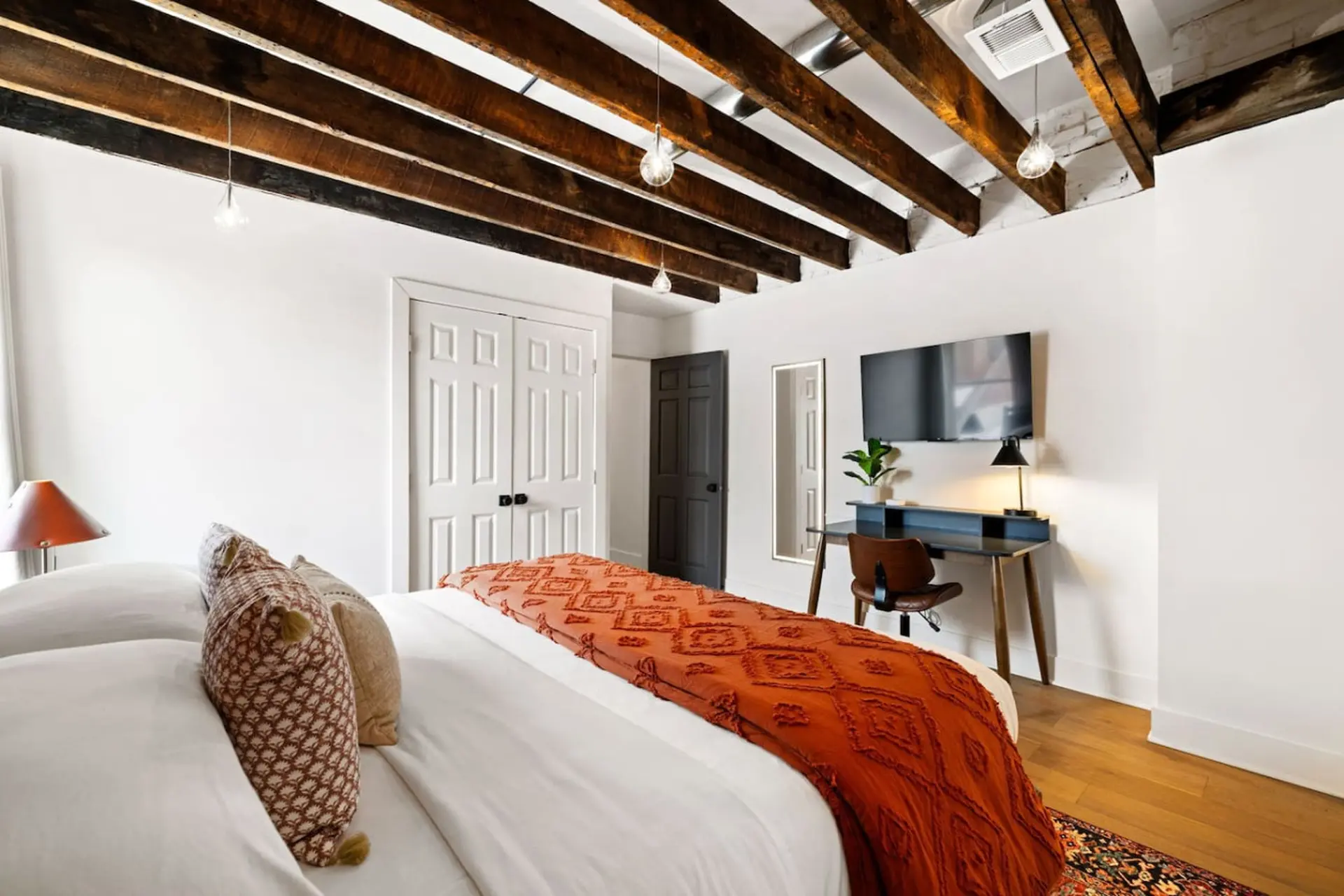 Exposed Beams, Modern Vintage War Streets Charmer!