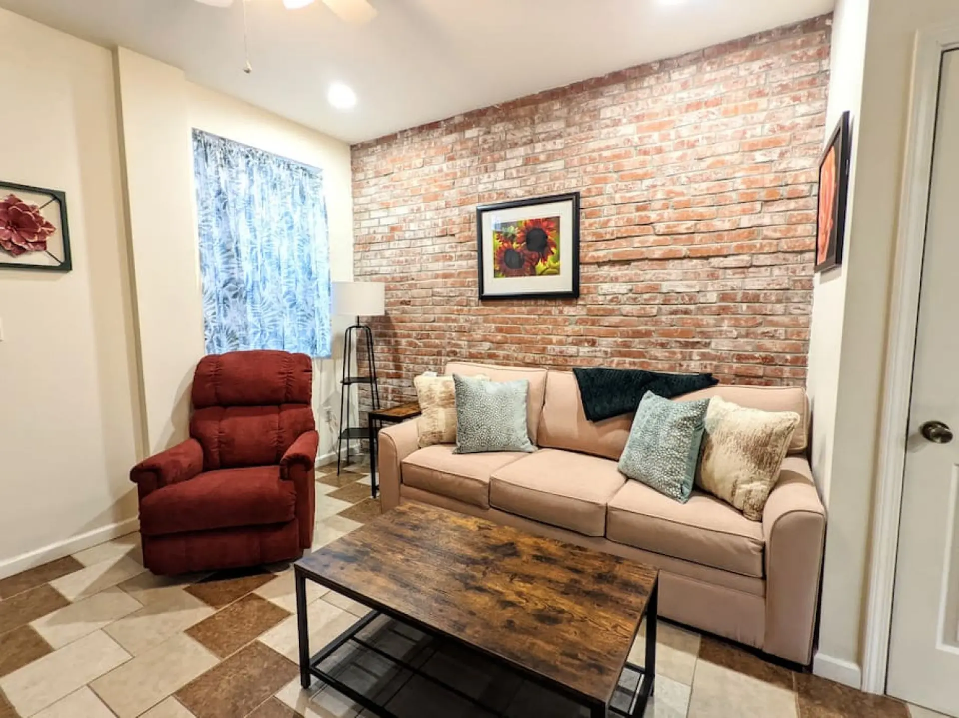 1 Block from Butler St ★ Patio ★ Dog Friendly!