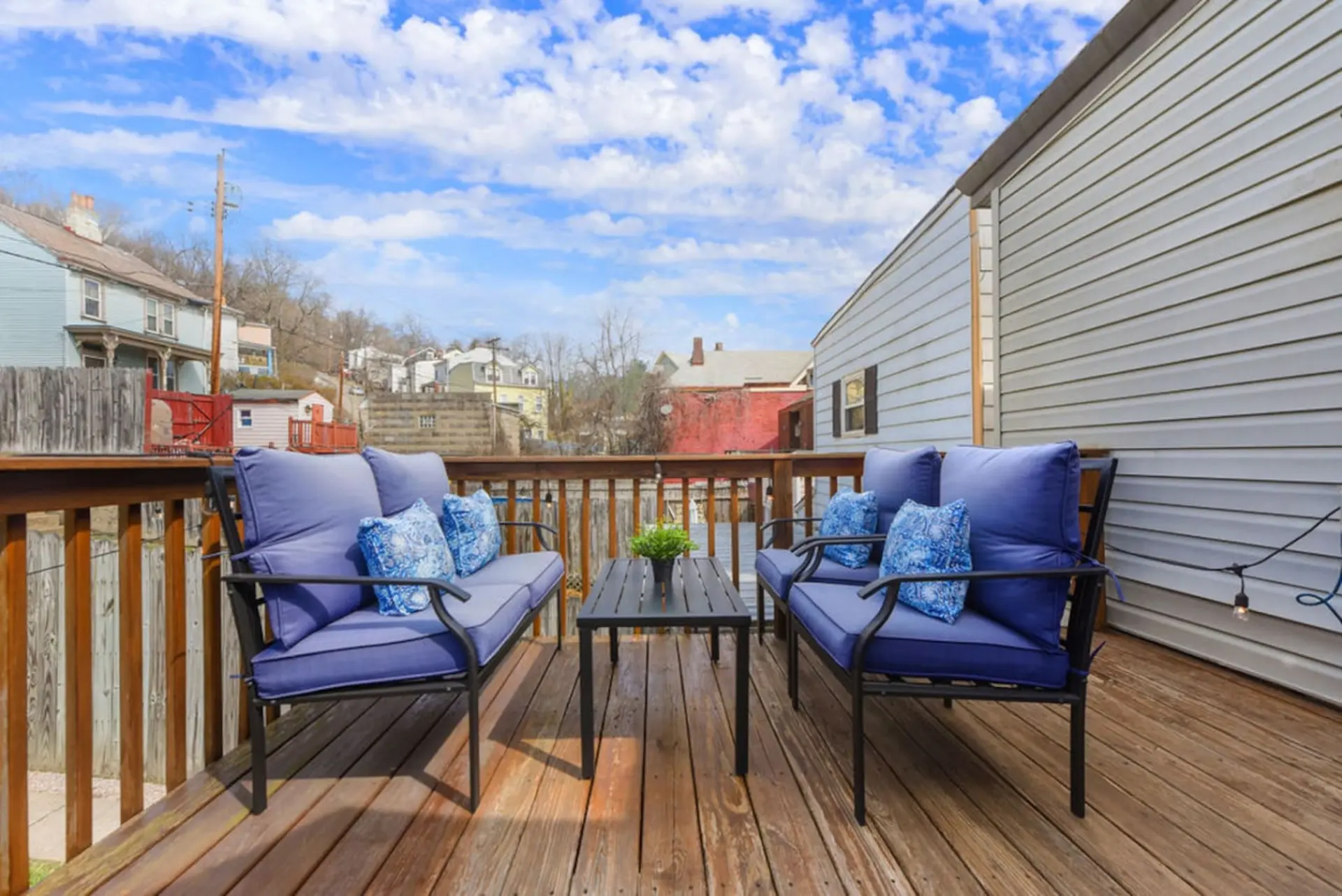 King Bed | 2 full bath | Deck! Hip Millvale!