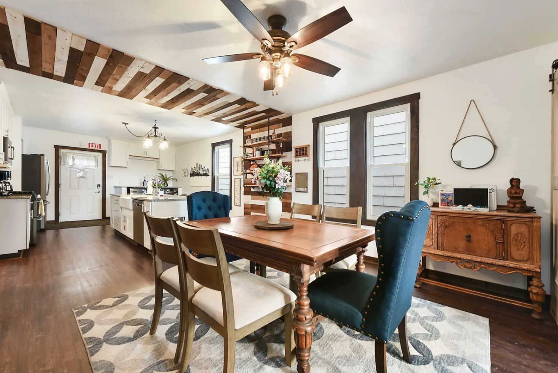 King Bed | 2 full bath | Deck! Hip Millvale!