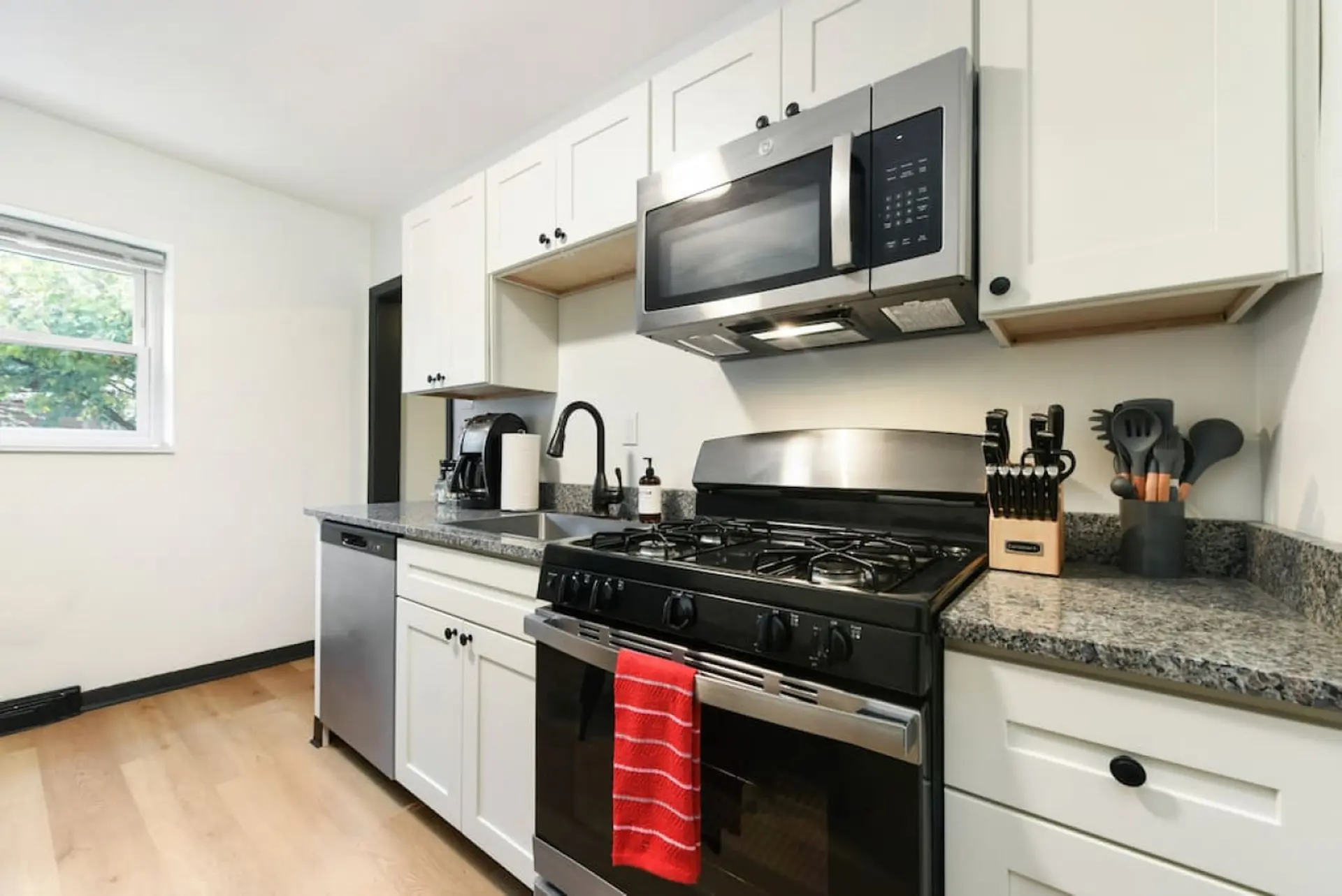 Pet Friendly, Butler St. Apt w/Private Entrance