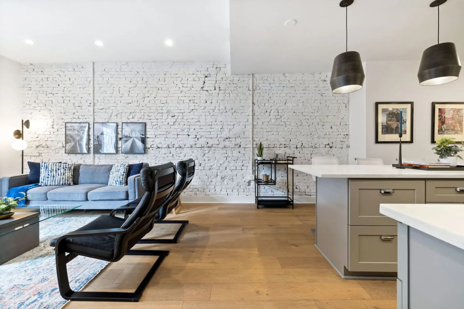 Sleeps 12, Mxn Streets