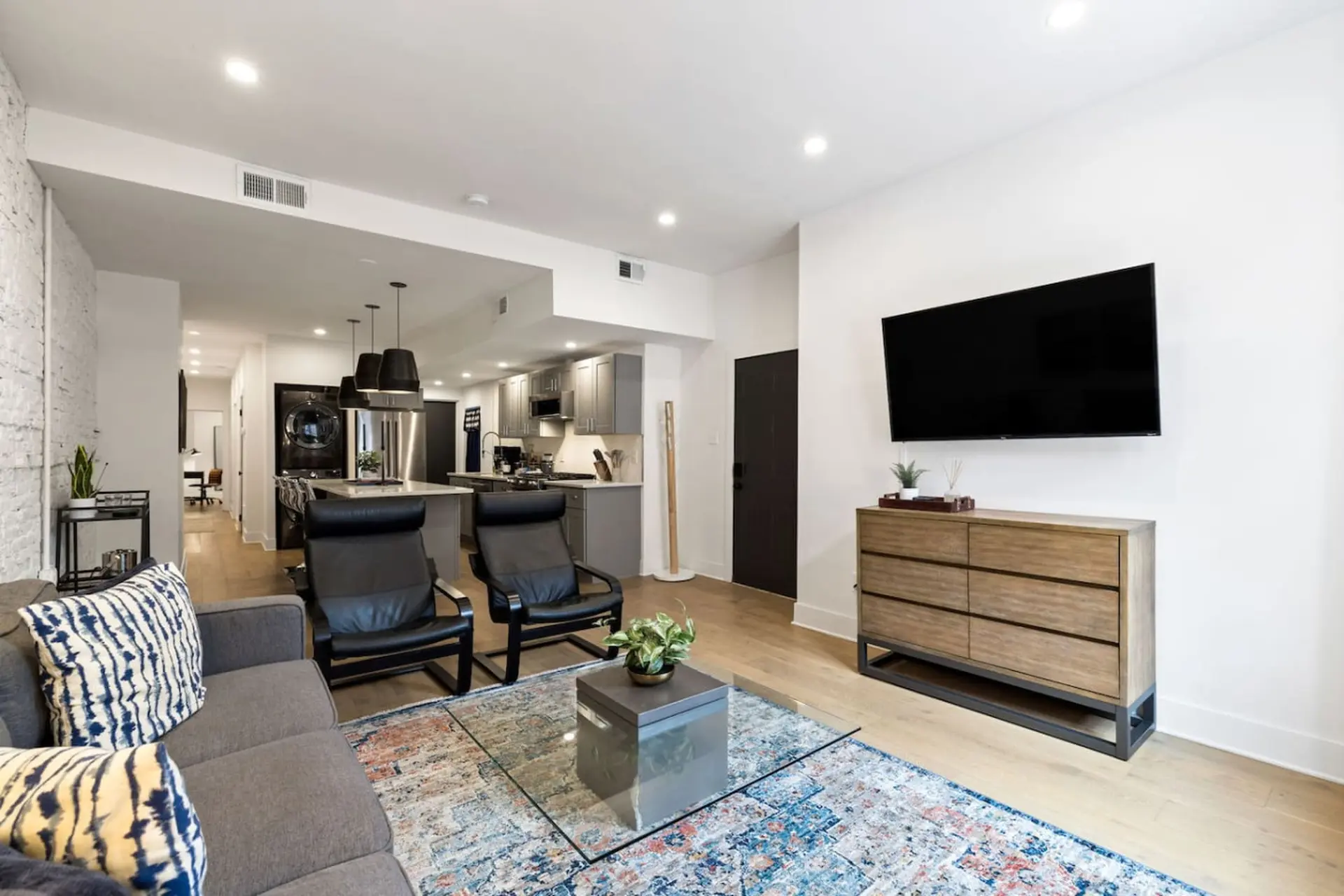 Sleeps 12, Mxn Streets