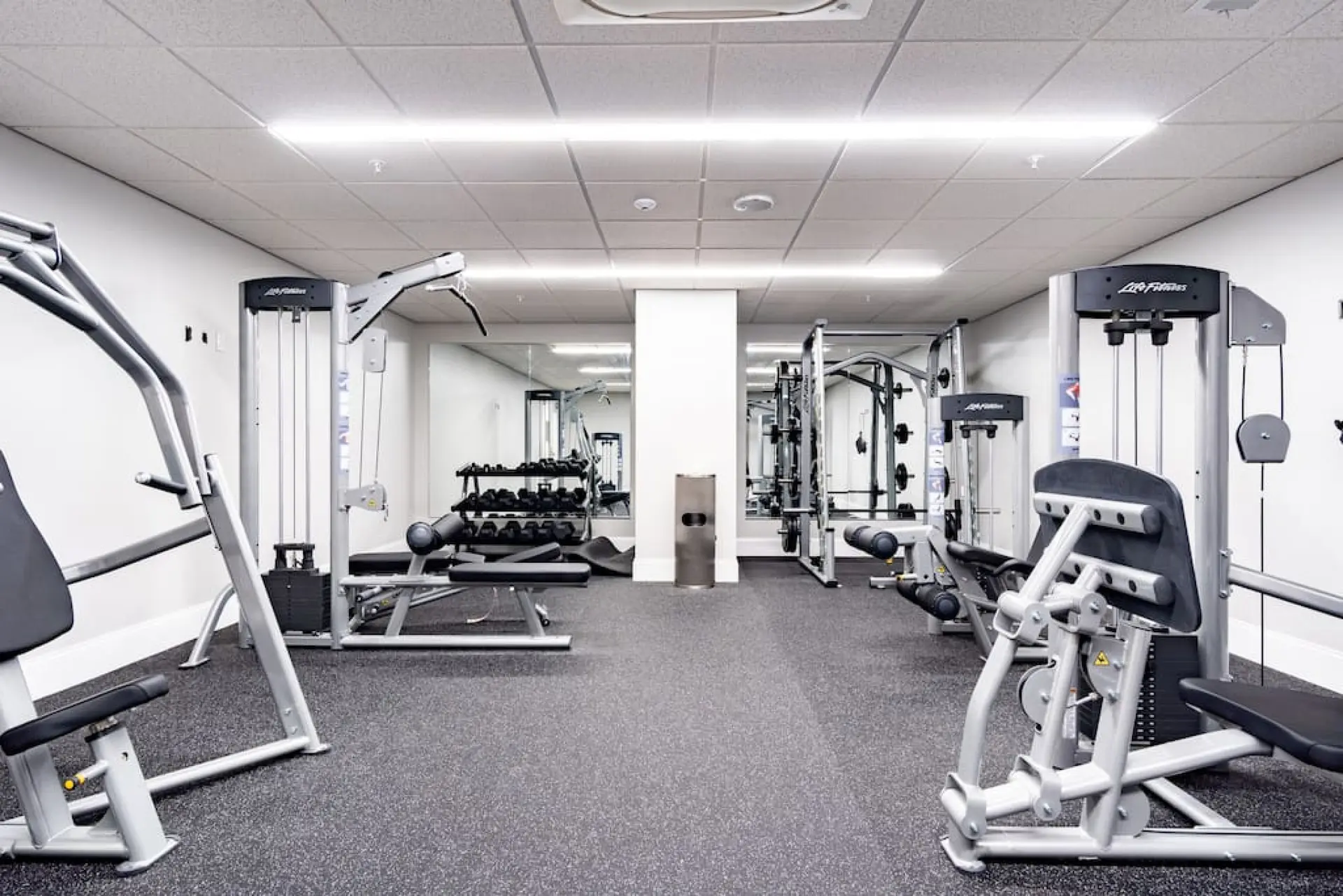 Gourmet Kitchen★ Park Free★ Gym ★ Views!★