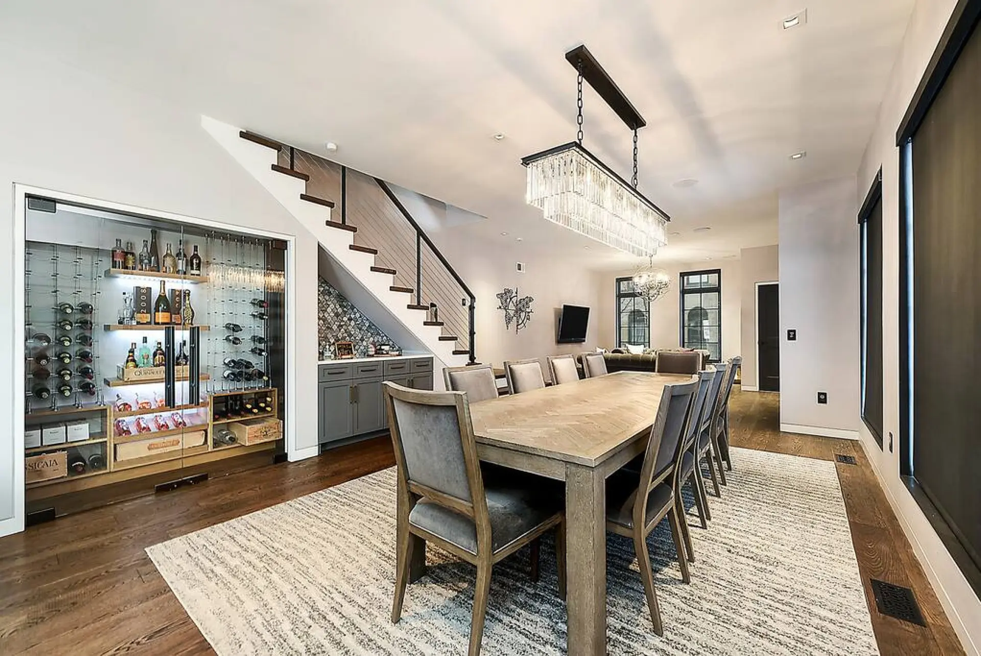 Luxe Home★ Amazing Yard★ Firepit★ 2 Rooftop Decks