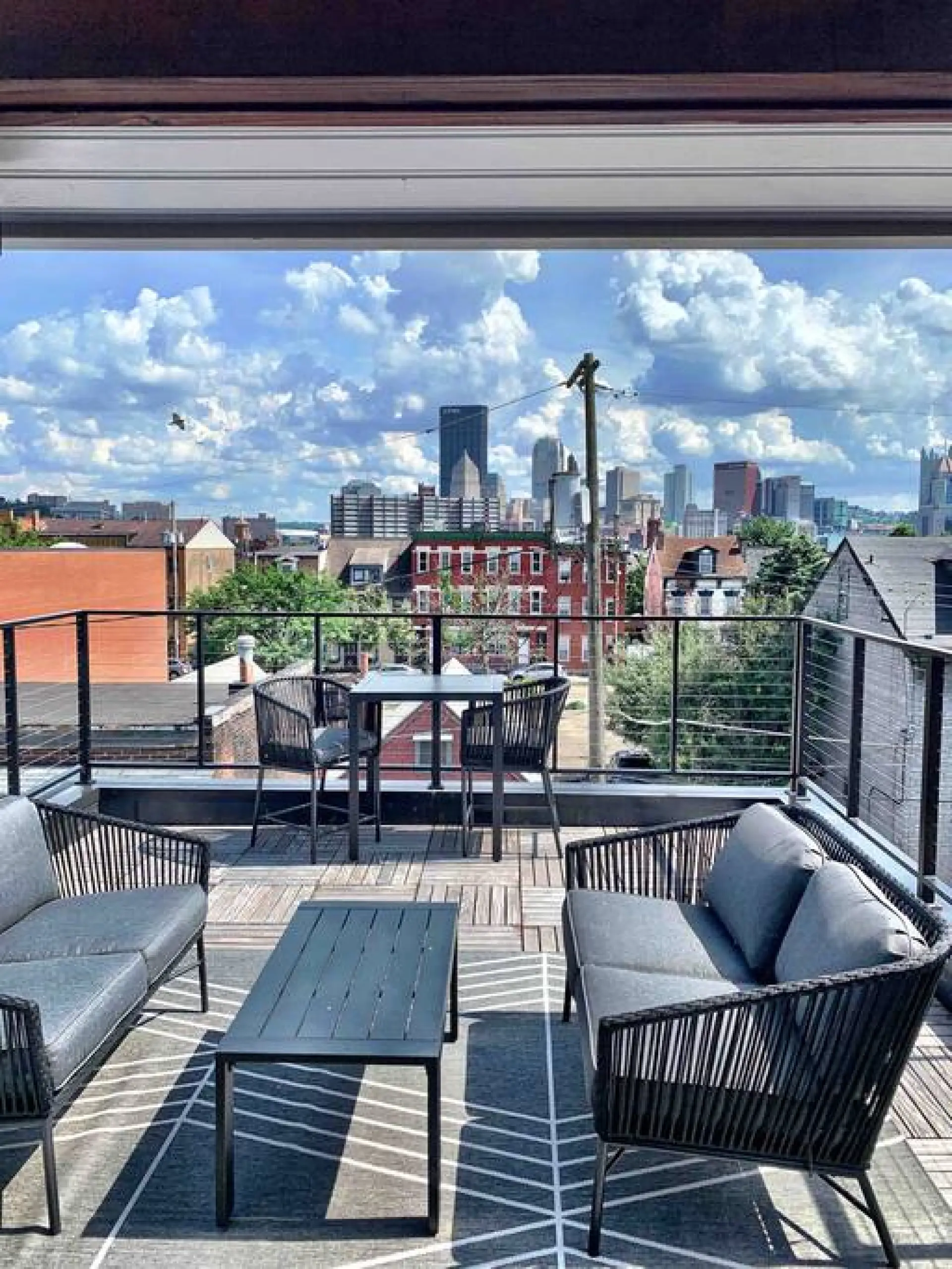 Luxe Home★ Amazing Yard★ Firepit★ 2 Rooftop Decks