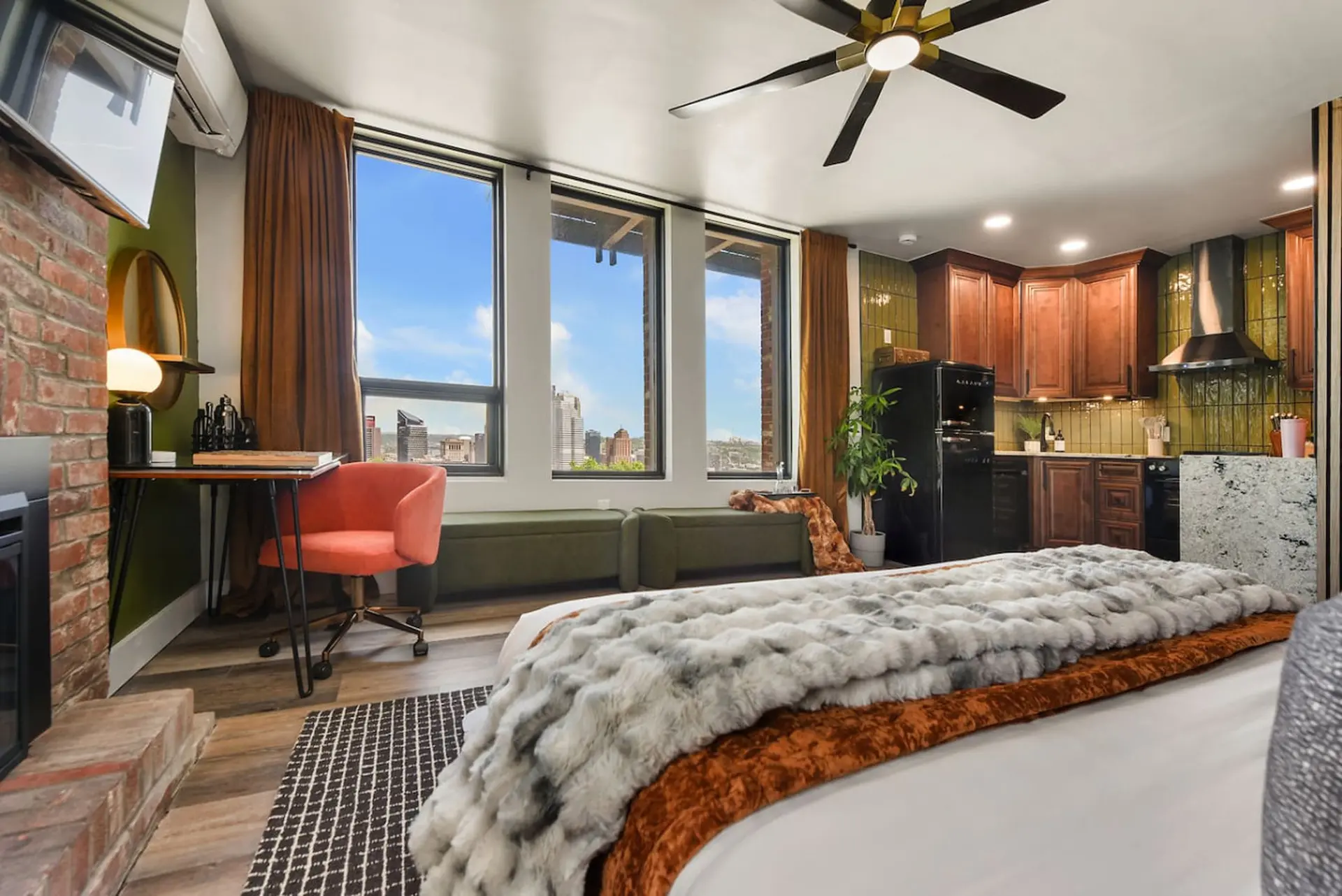 Grandview Studio | Skyline Views | Private Parking