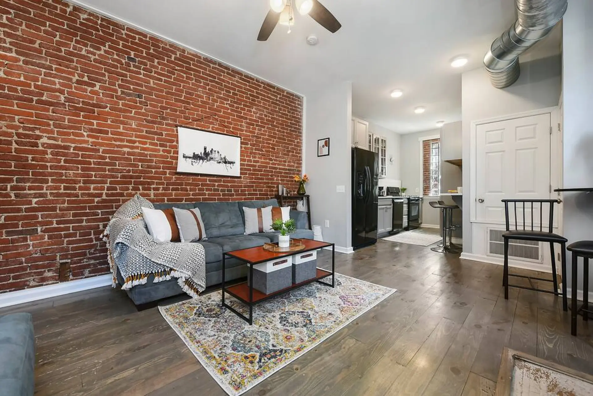 ★King & Queen Beds★Free Parking★Great Location!