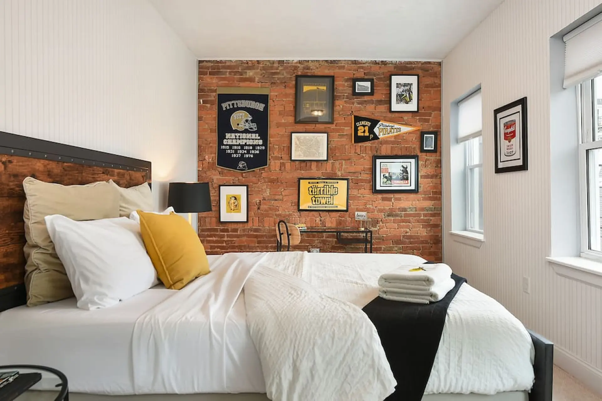 Lawrenceville charmer · sleeps 8, 2 full baths!