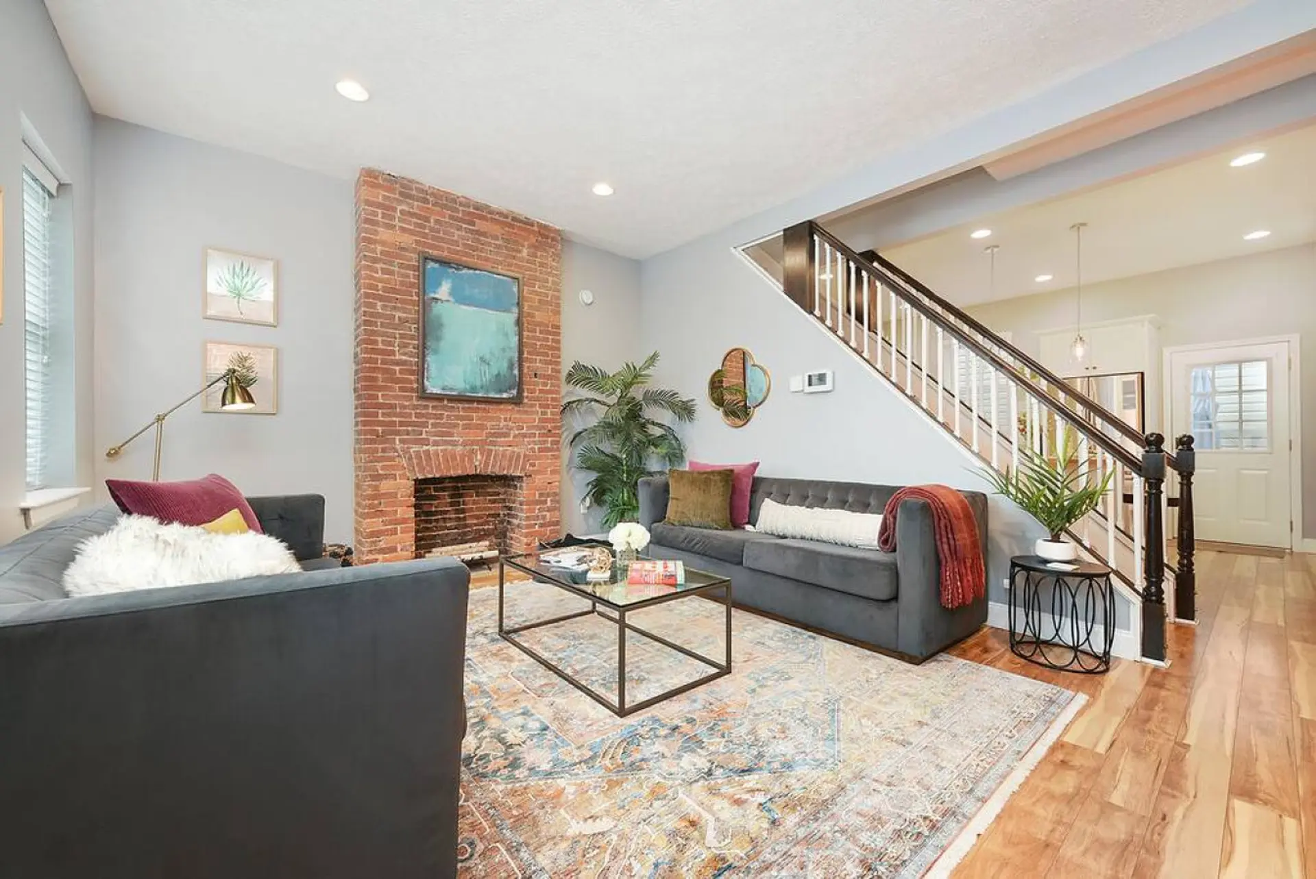 Lawrenceville charmer · sleeps 8, 2 full baths!