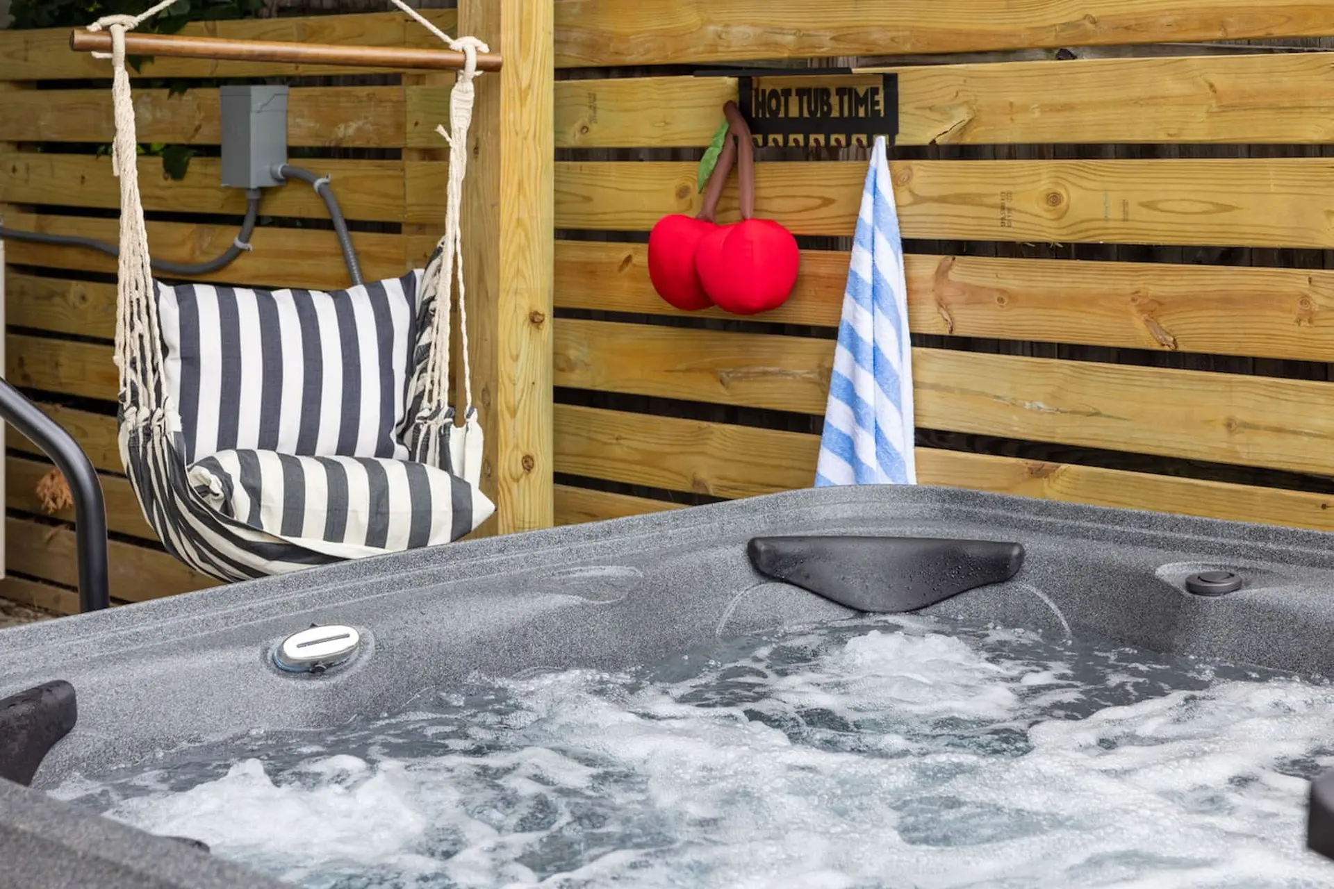 Hot Tub | 5br | Parking | Deck | Amenities Galore!