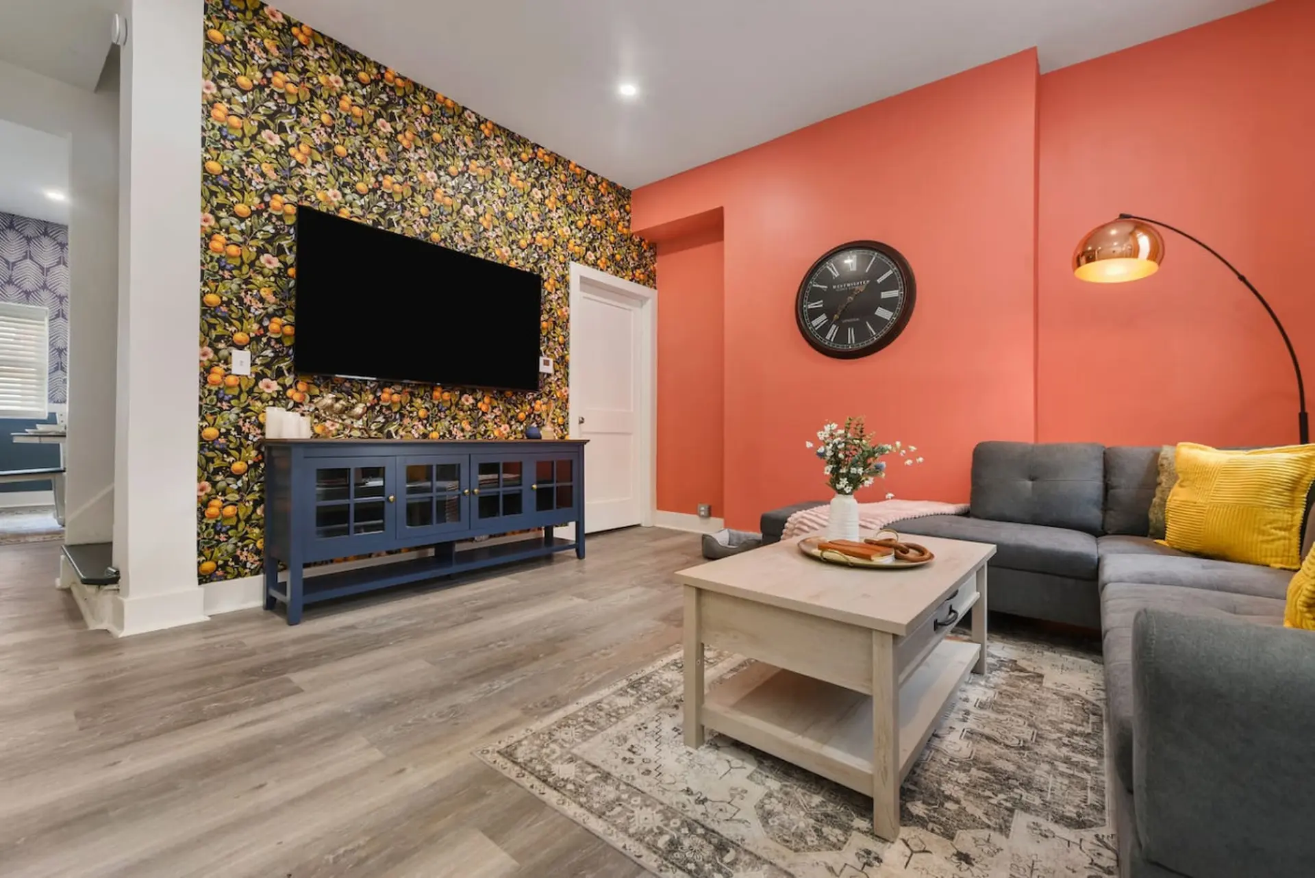 Pet Friendly, King Bed, Great for Long Stays!