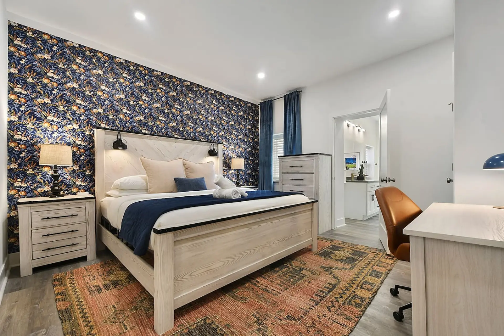 Pet Friendly, King Bed, Great for Long Stays!