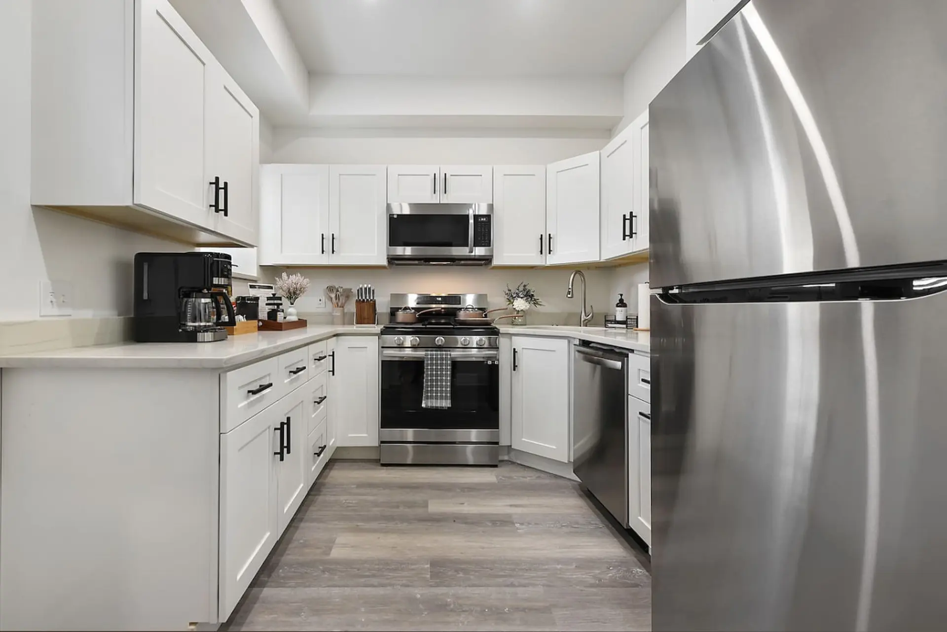 Pet Friendly, King Bed, Great for Long Stays!
